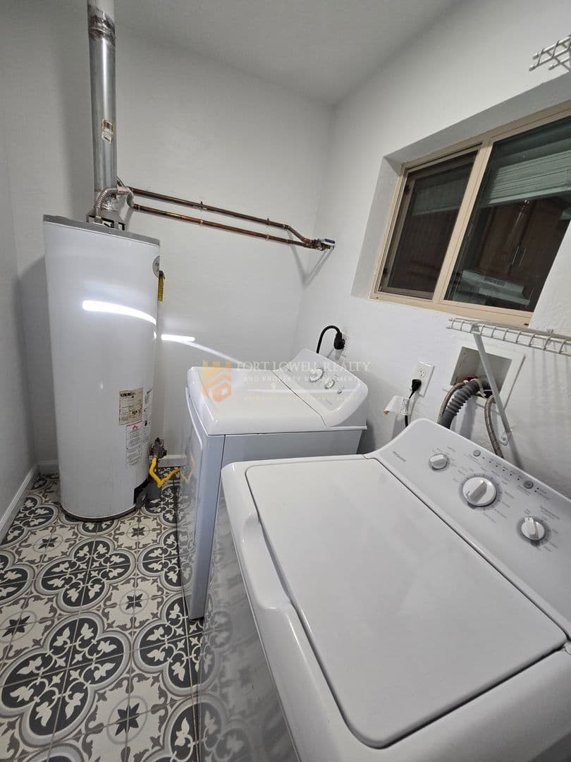 Avondale Apartment: 6 E Hill Dr Apt A