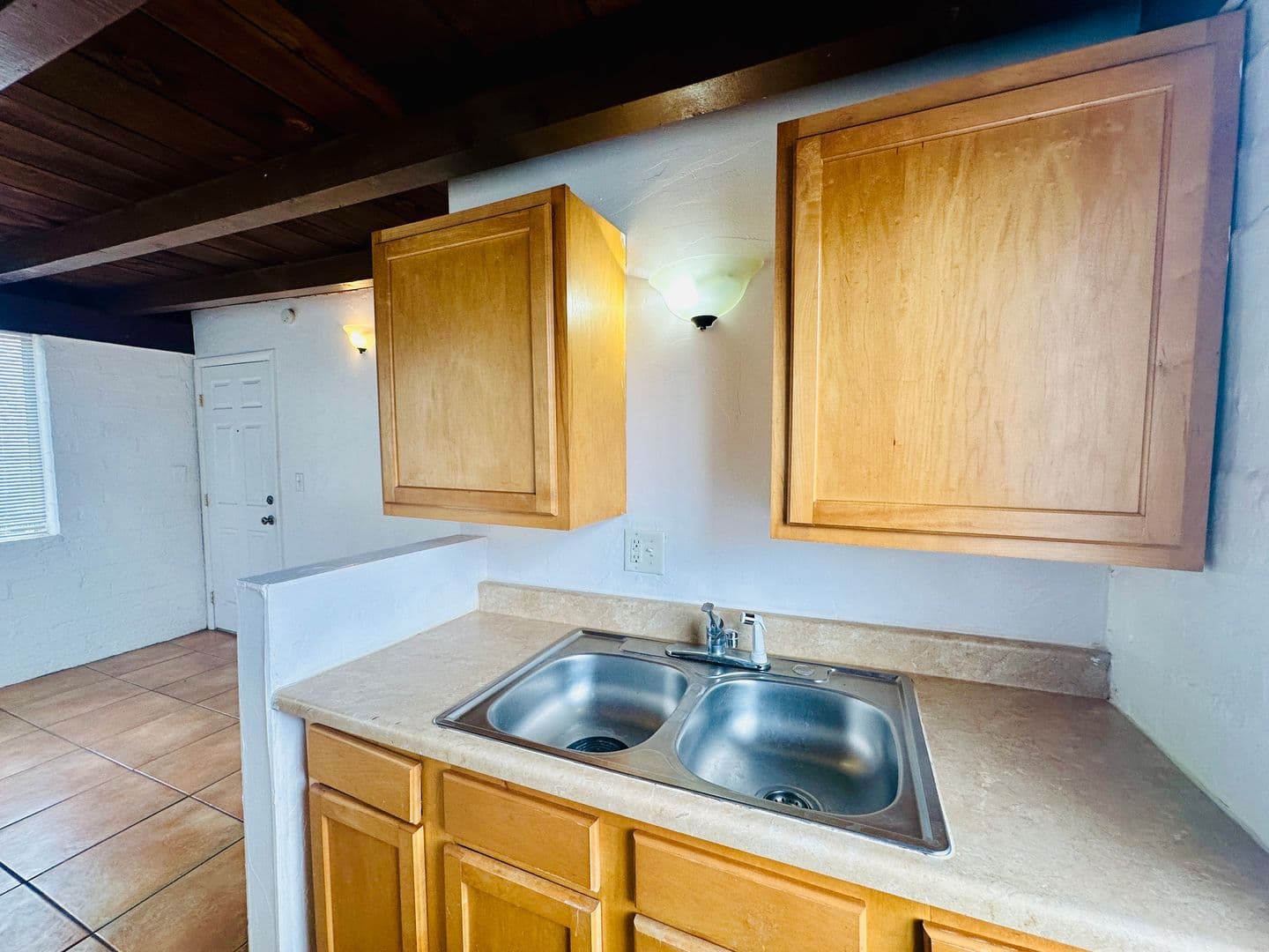 Tucson Apartment: 250 W Laguna St