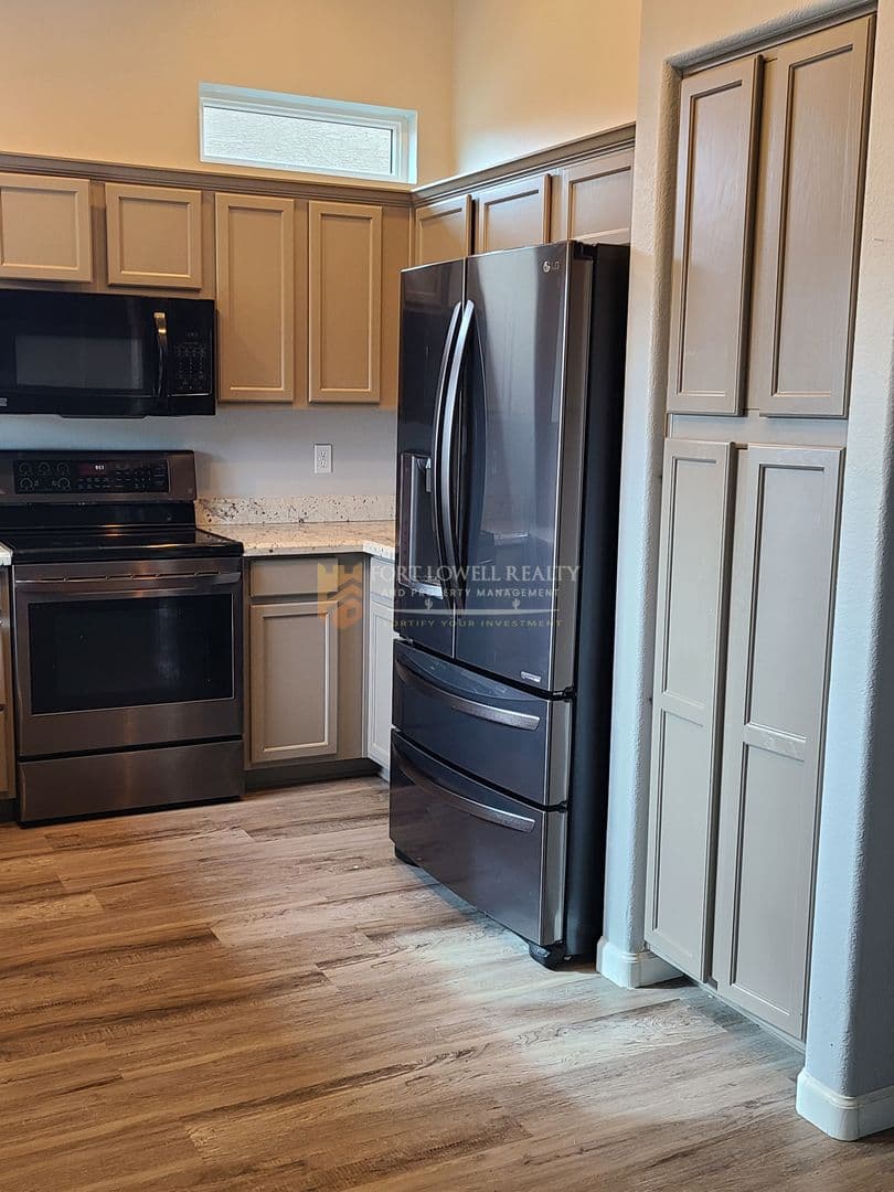 Surprise House: 17407 N Larkspur Lane