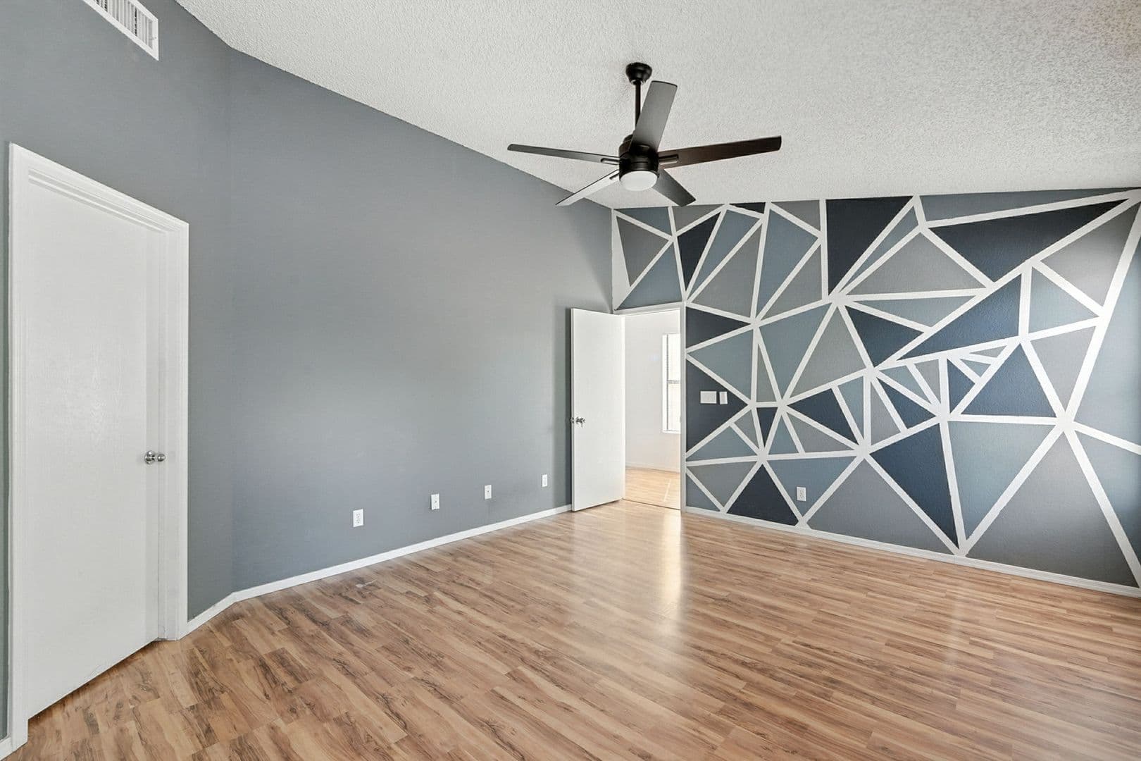 Phoenix House: 766 E Rosemonte Dr