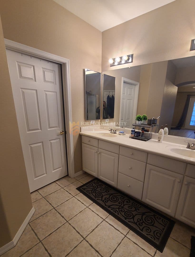 Glendale House: 7323 N 82nd Ave