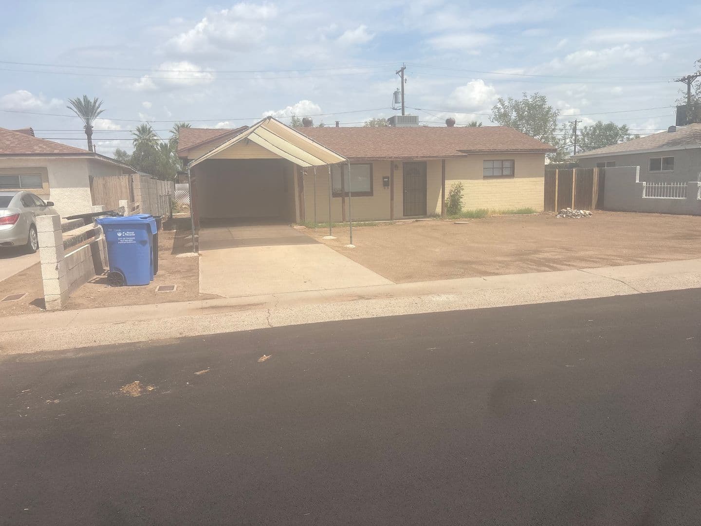Phoenix House: 2746 W Glenrosa Ave