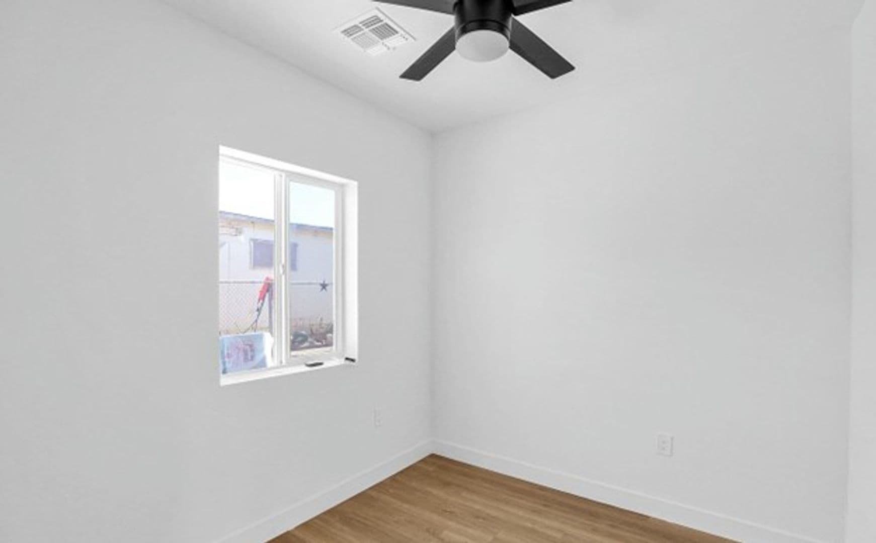 Buckeye Apartment: 202 S 2nd St