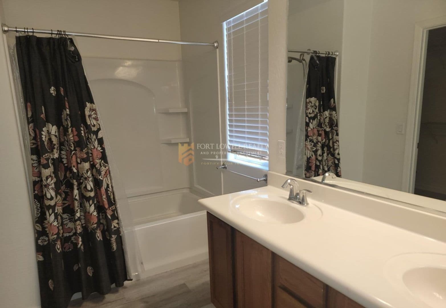 Laveen House: 7226 S 48th Glen