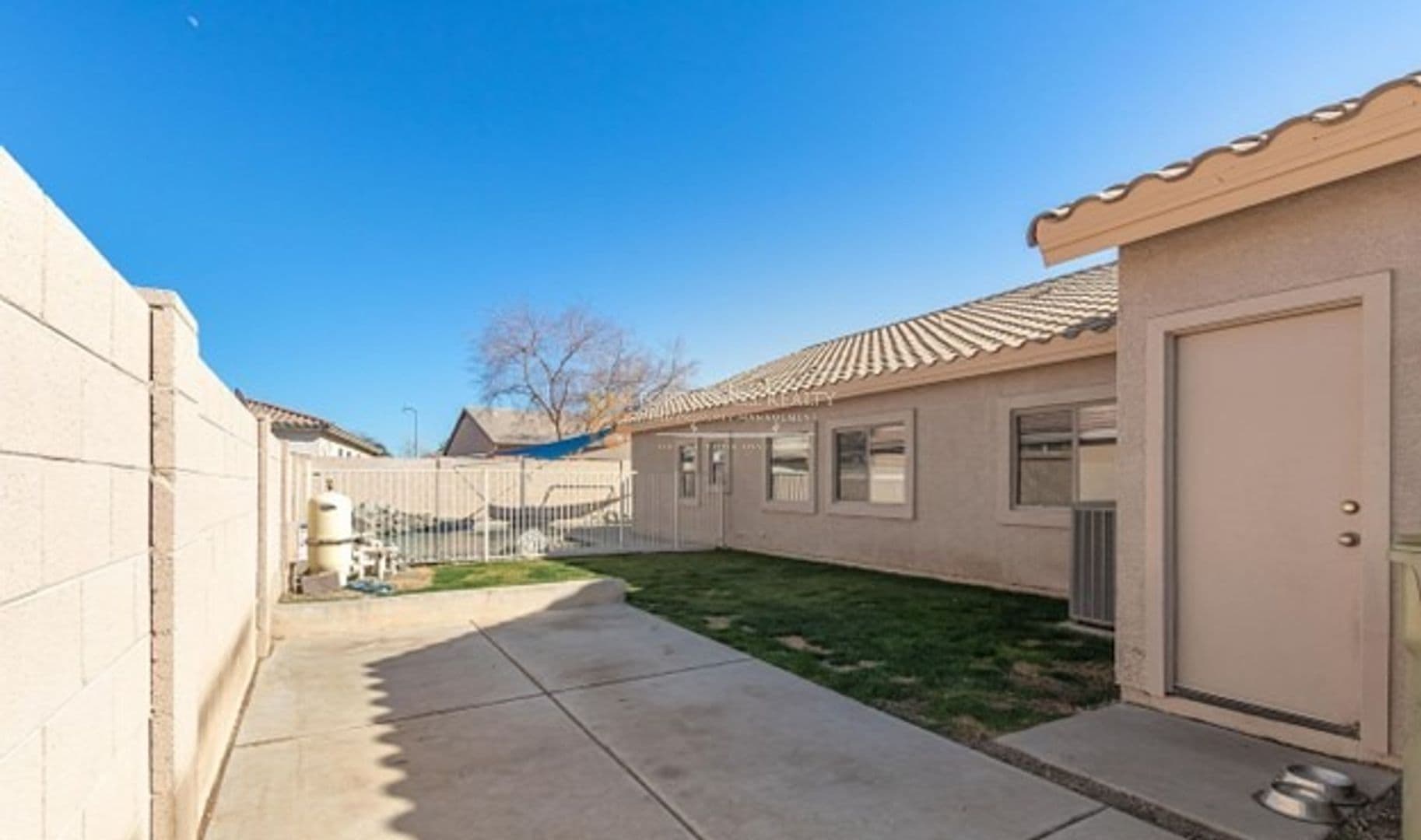 Glendale House: 7323 N 82nd Ave