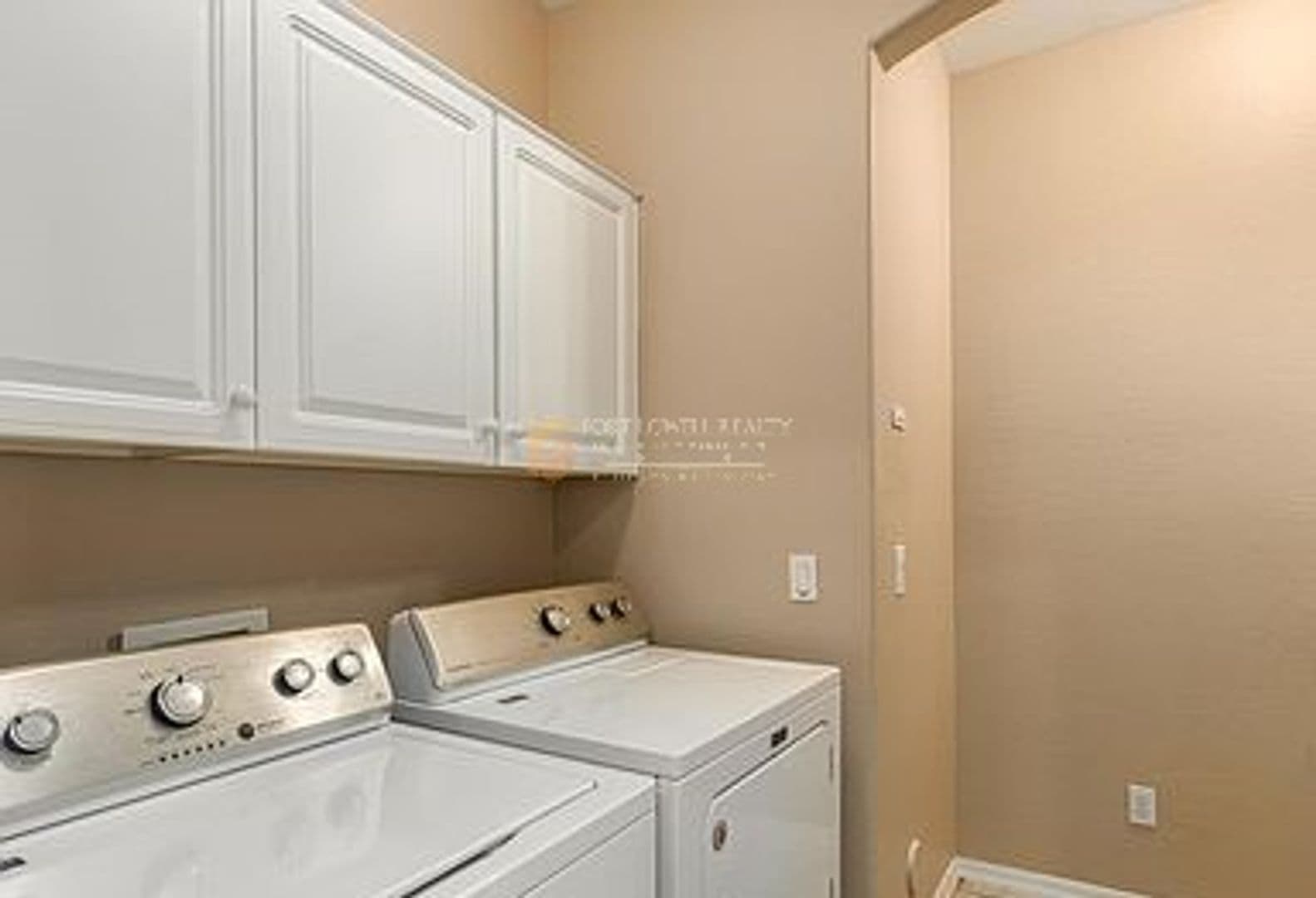 Glendale House: 7323 N 82nd Ave
