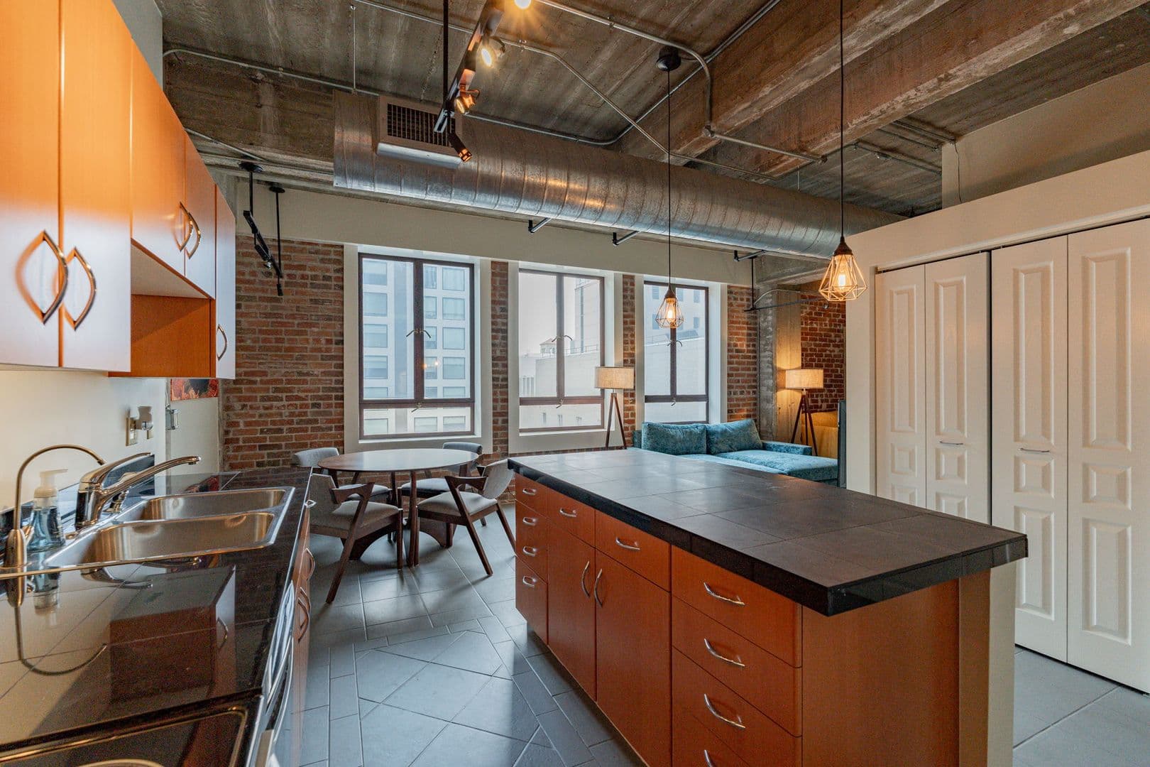 Phoenix House: 114 W Adam St Unit 301