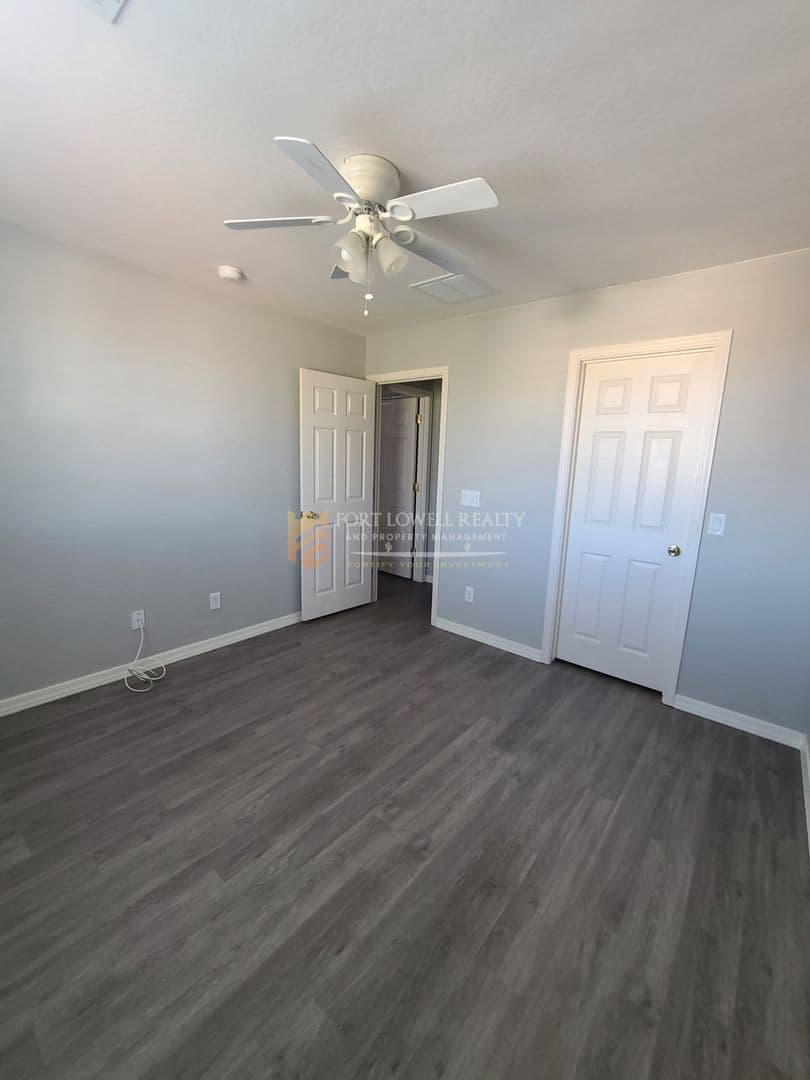 Buckeye House: 22263 W Shadow Dr