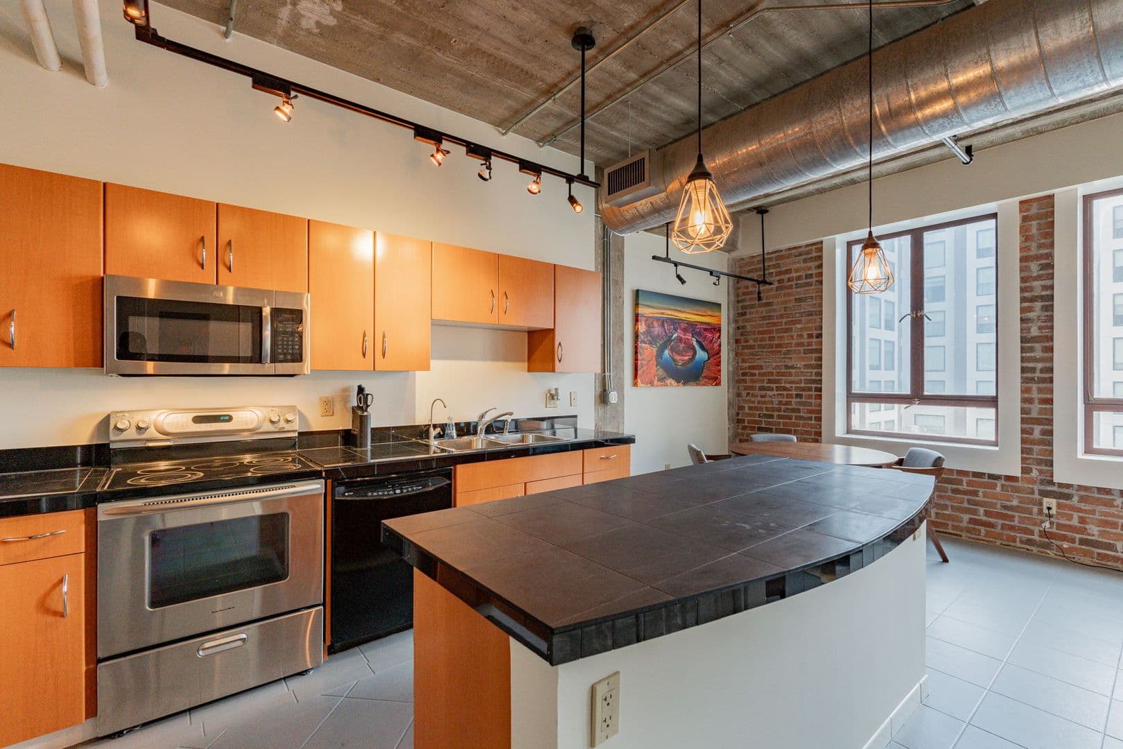 Phoenix House: 114 W Adam St Unit 301