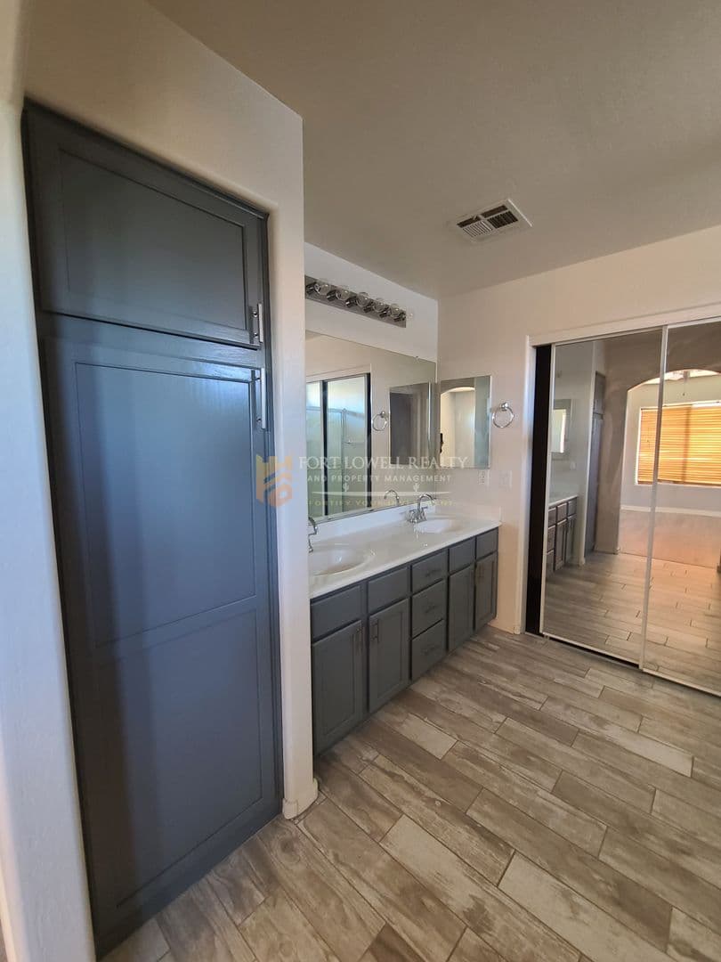 Buckeye House: 22263 W Shadow Dr