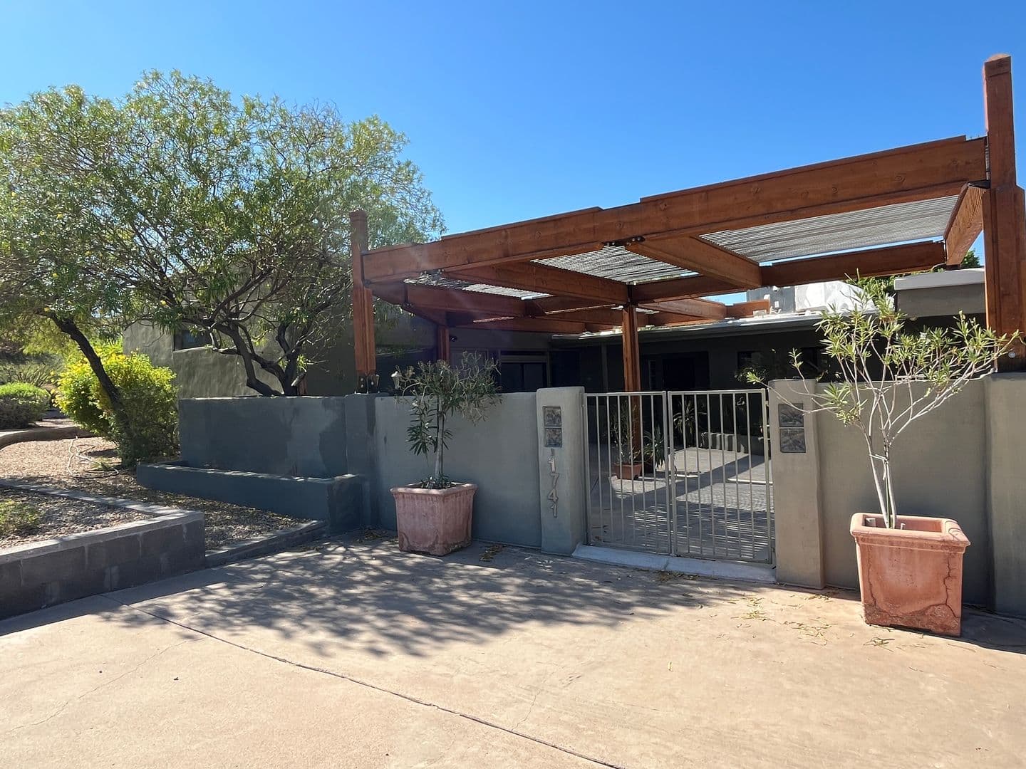 Phoenix House: 1741 E Mountain View Rd