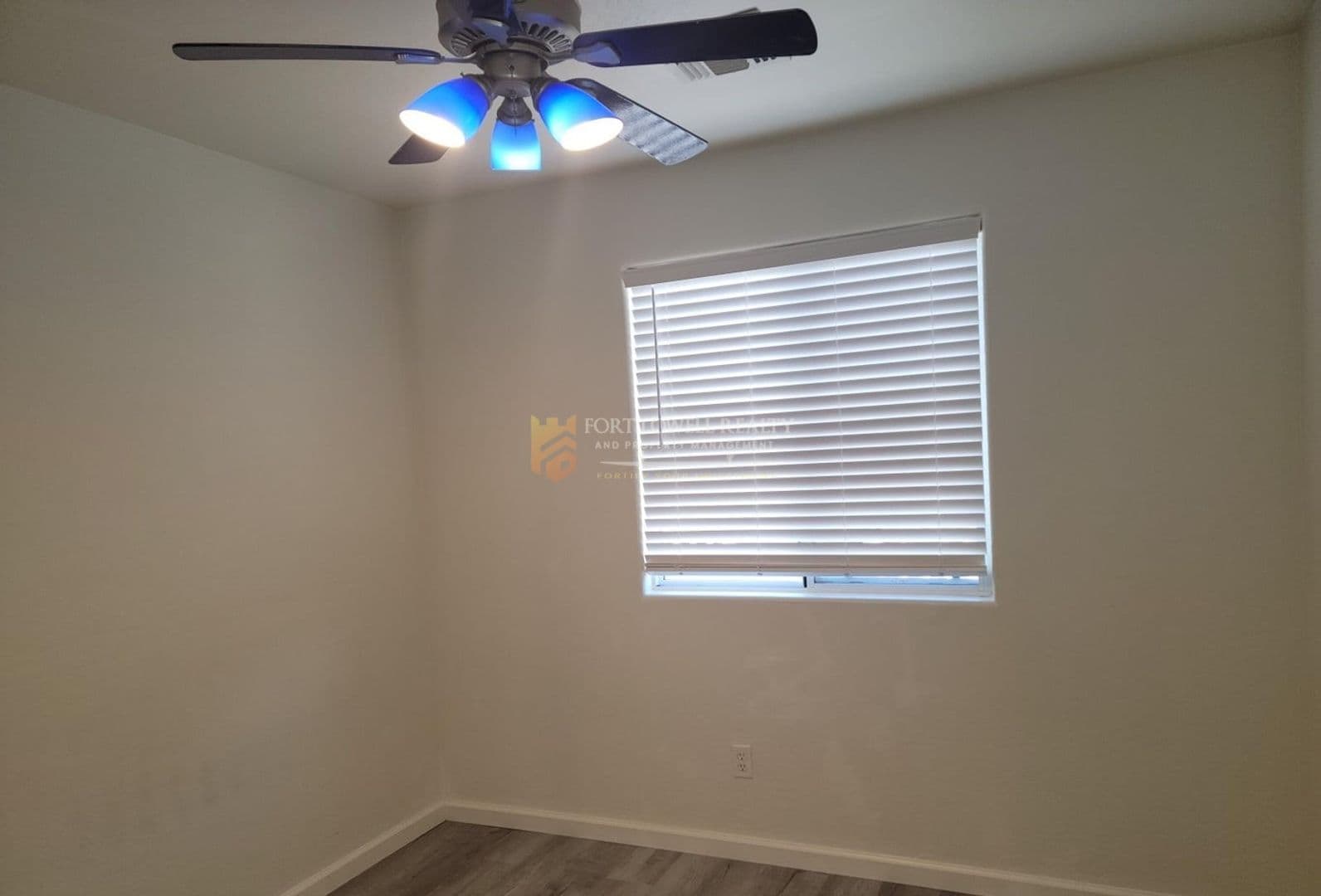 Laveen House: 7226 S 48th Glen