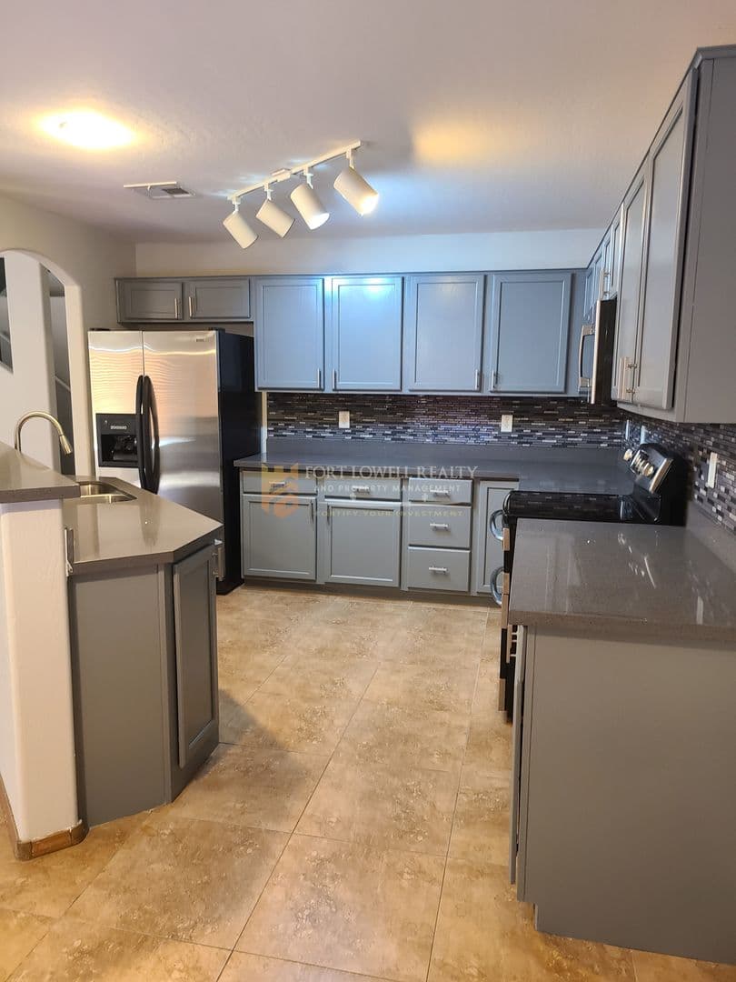 Buckeye House: 22263 W Shadow Dr