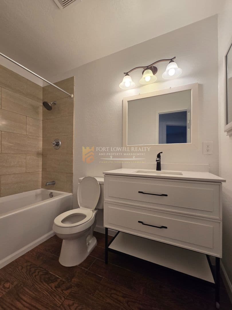Avondale Apartment: 6 E Hill Dr Apt A