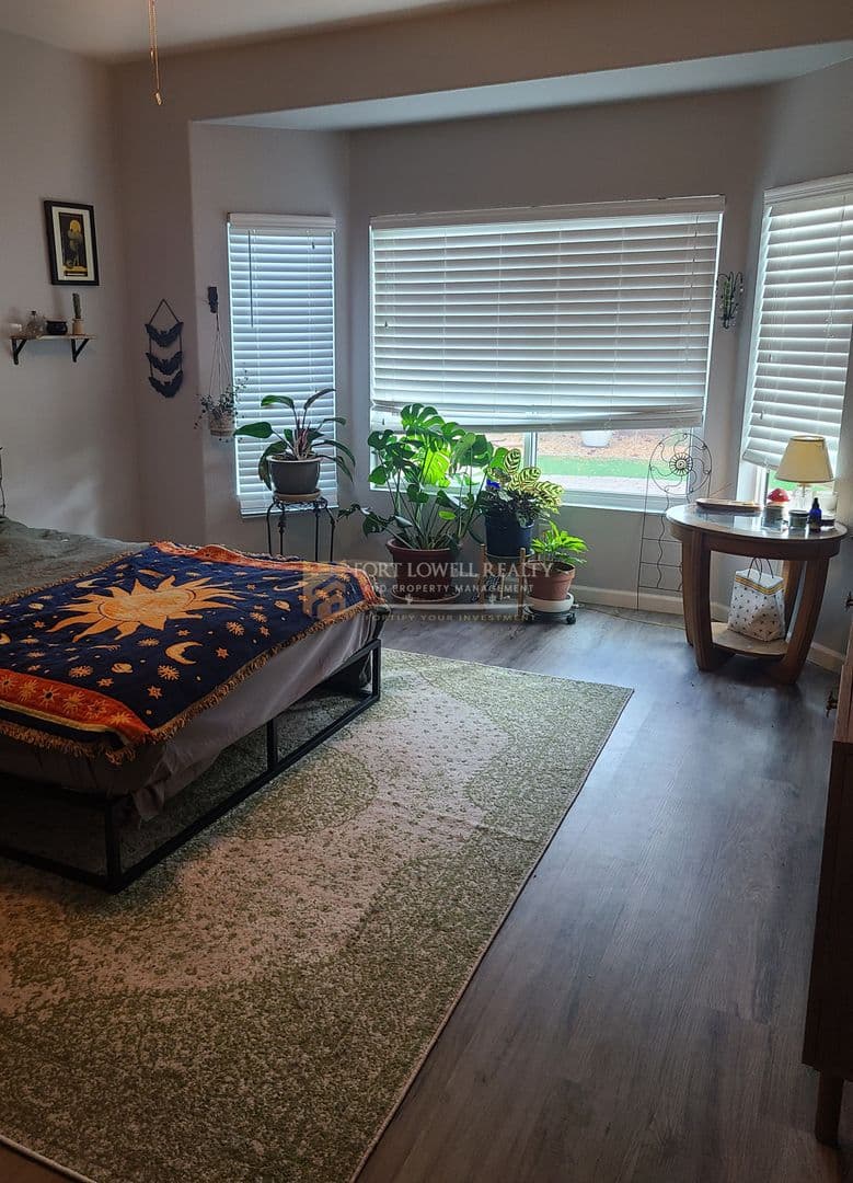 Surprise House: 17407 N Larkspur Lane