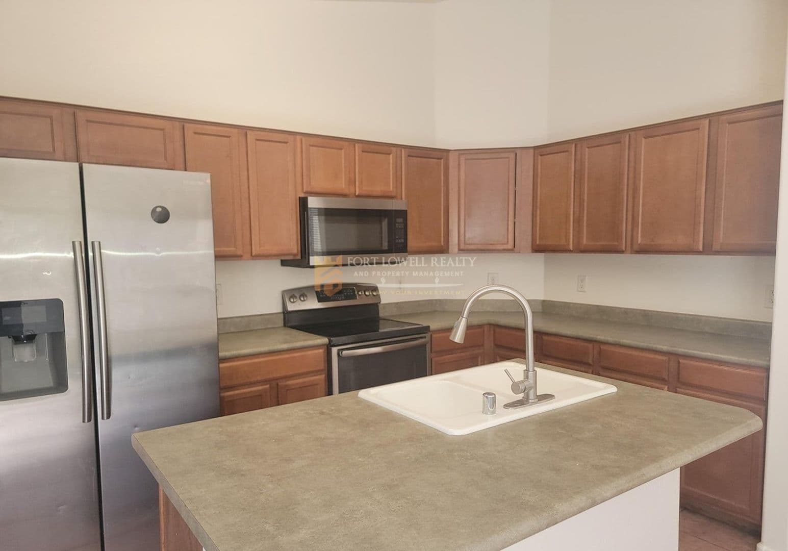 Phoenix House: 3133 W Huntington Dr