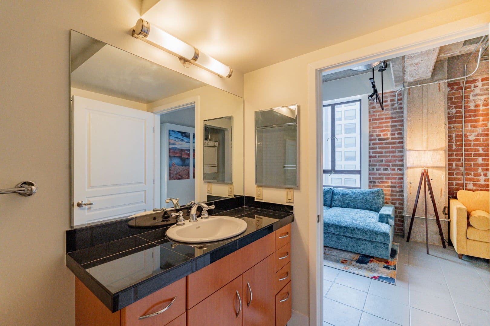 Phoenix House: 114 W Adam St Unit 301