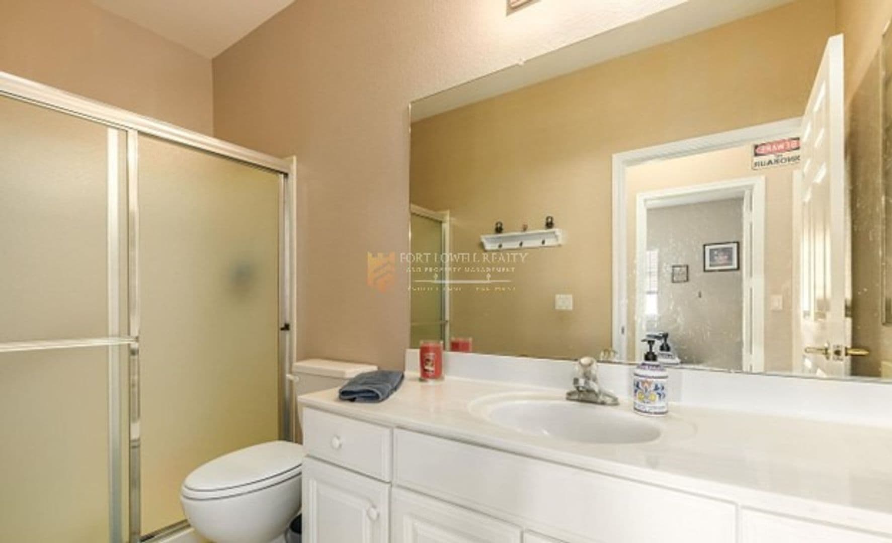 Glendale House: 7323 N 82nd Ave
