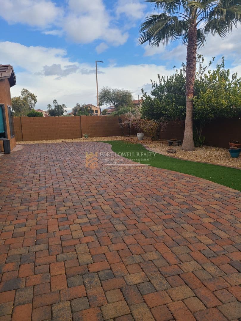 Surprise House: 17407 N Larkspur Lane