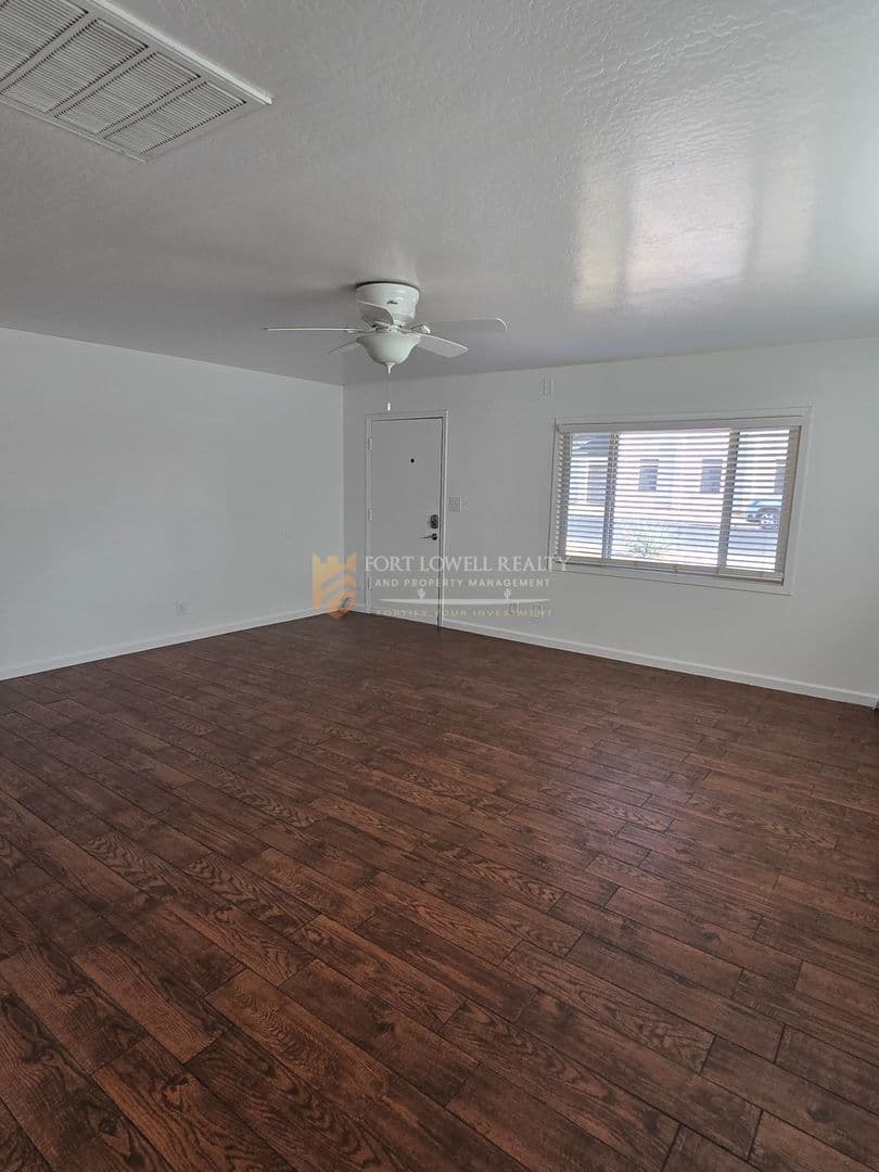 Avondale Apartment: 6 E Hill Dr Apt A
