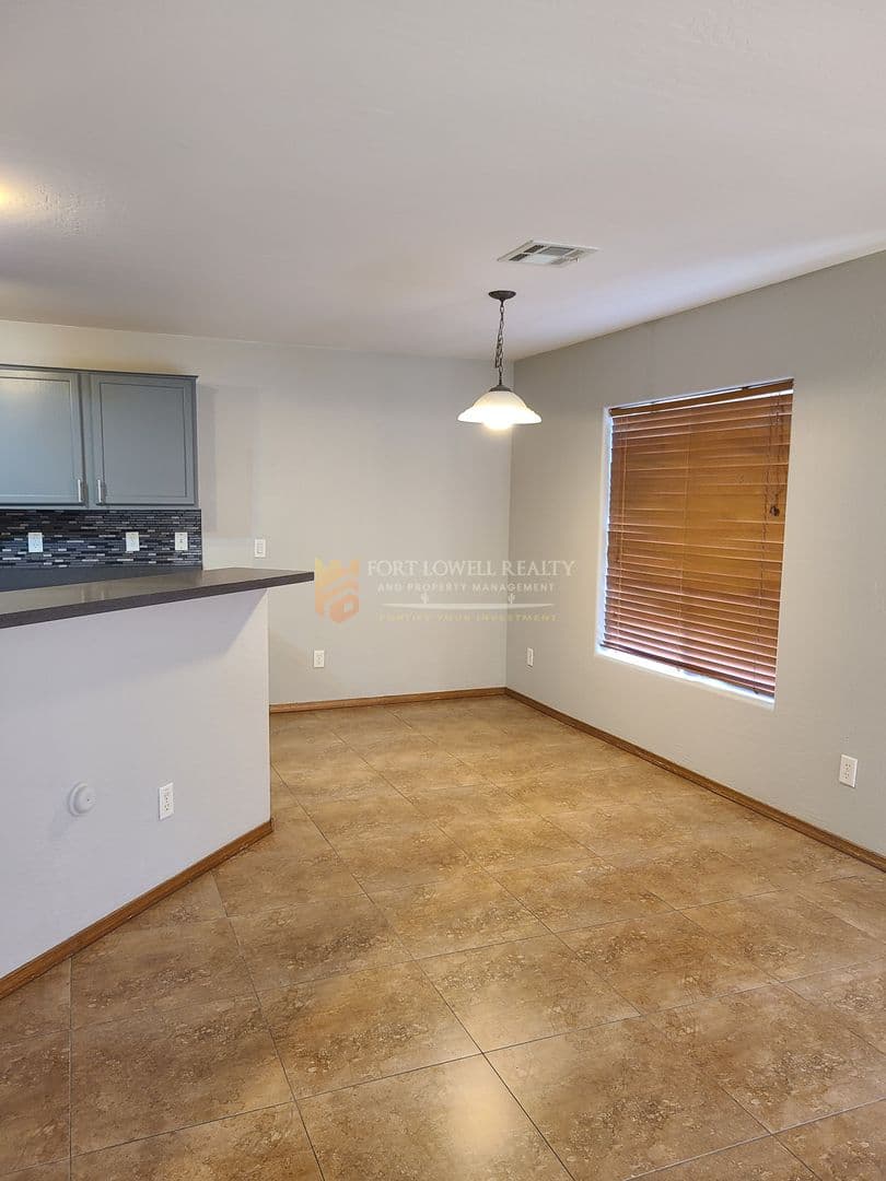 Buckeye House: 22263 W Shadow Dr