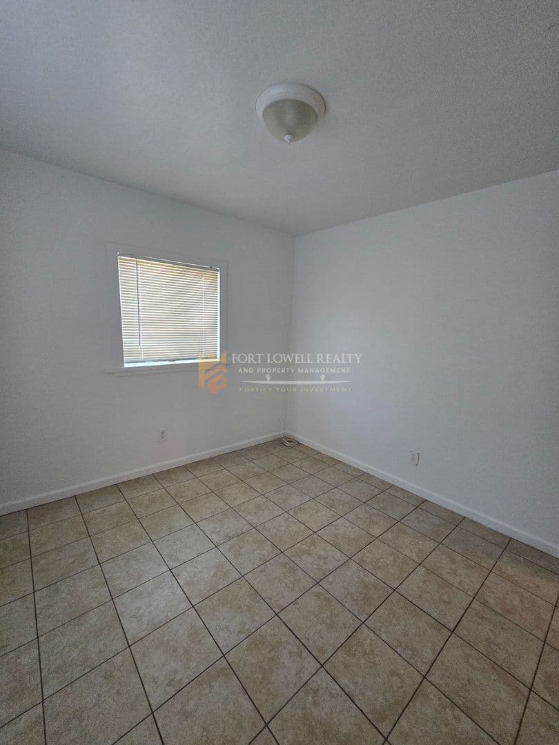 Avondale Apartment: 6 E Hill Dr Apt A
