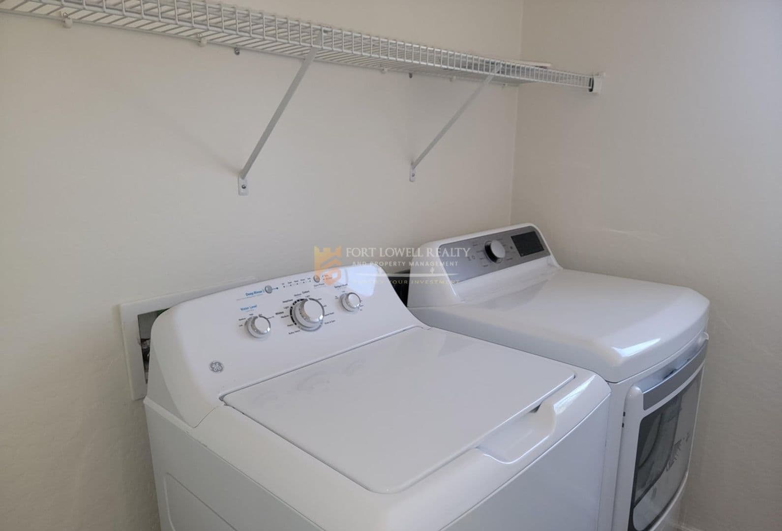 Laveen House: 7226 S 48th Glen