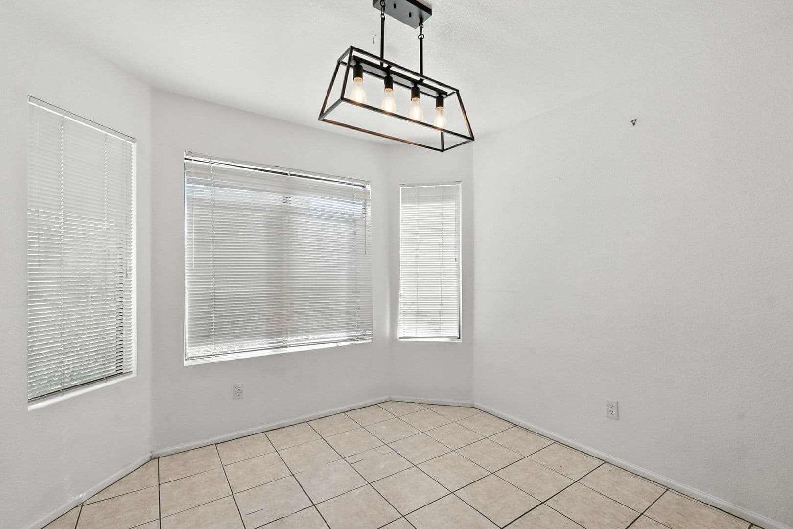 Phoenix House: 766 E Rosemonte Dr