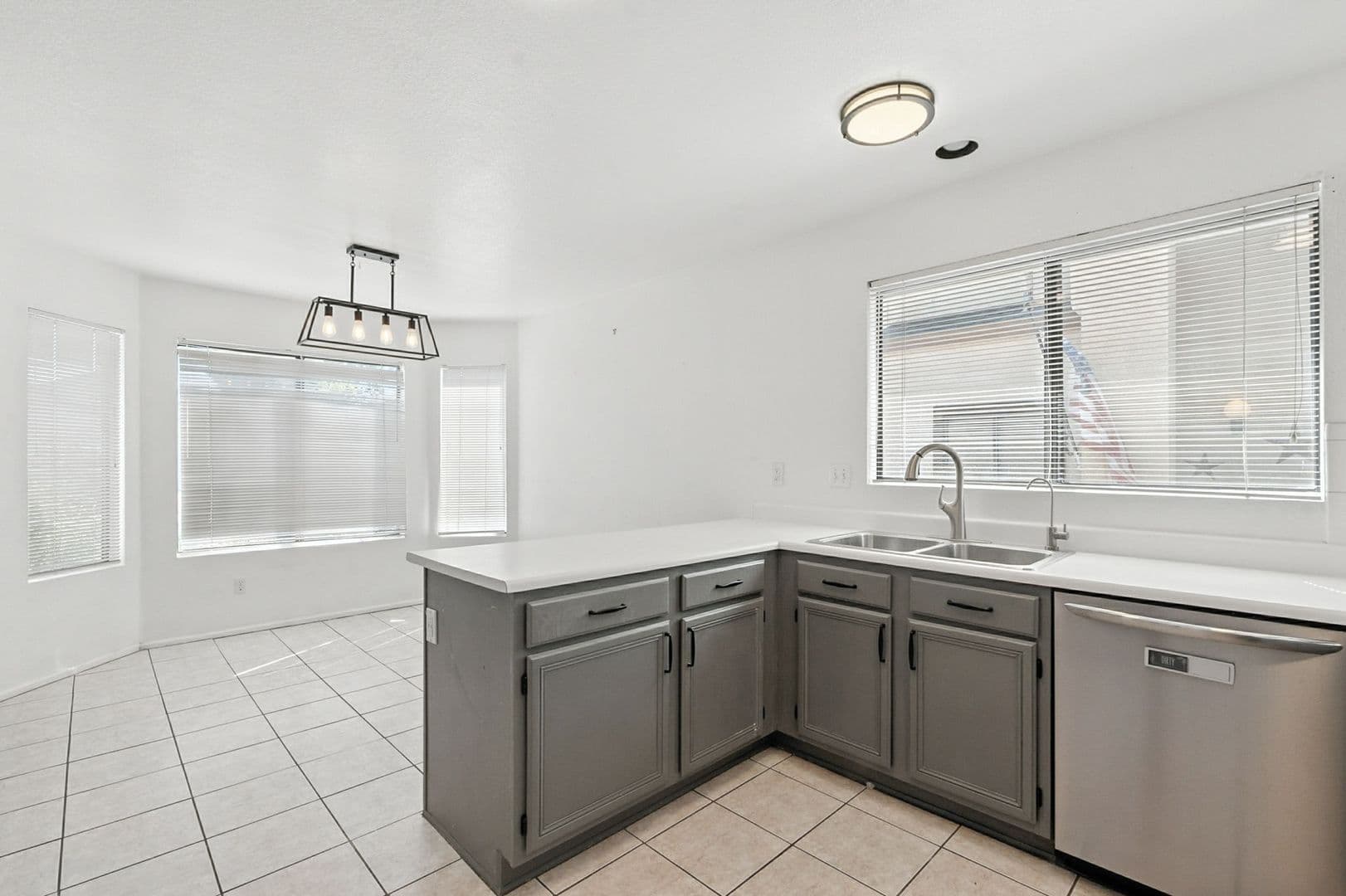 Phoenix House: 766 E Rosemonte Dr