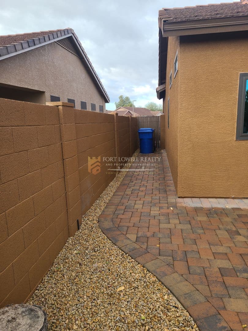 Surprise House: 17407 N Larkspur Lane