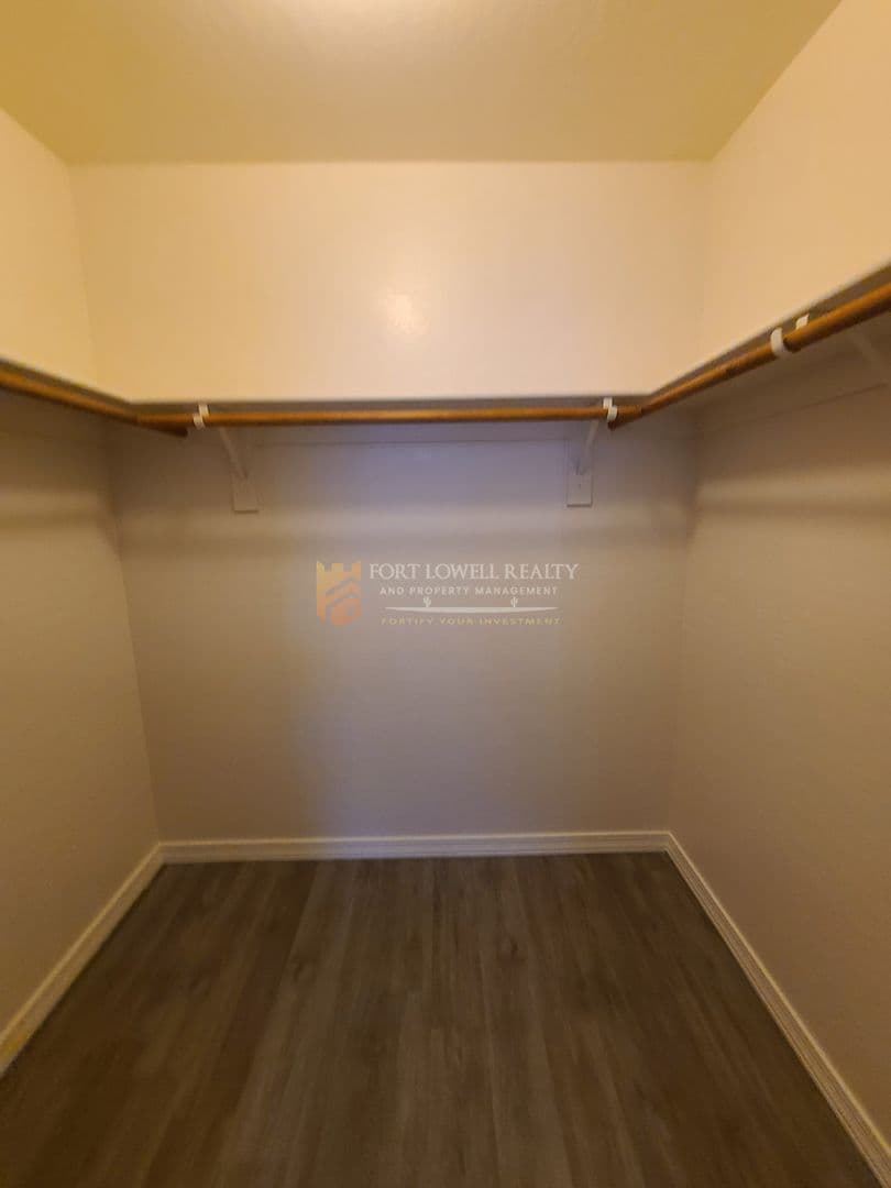 Buckeye House: 22263 W Shadow Dr