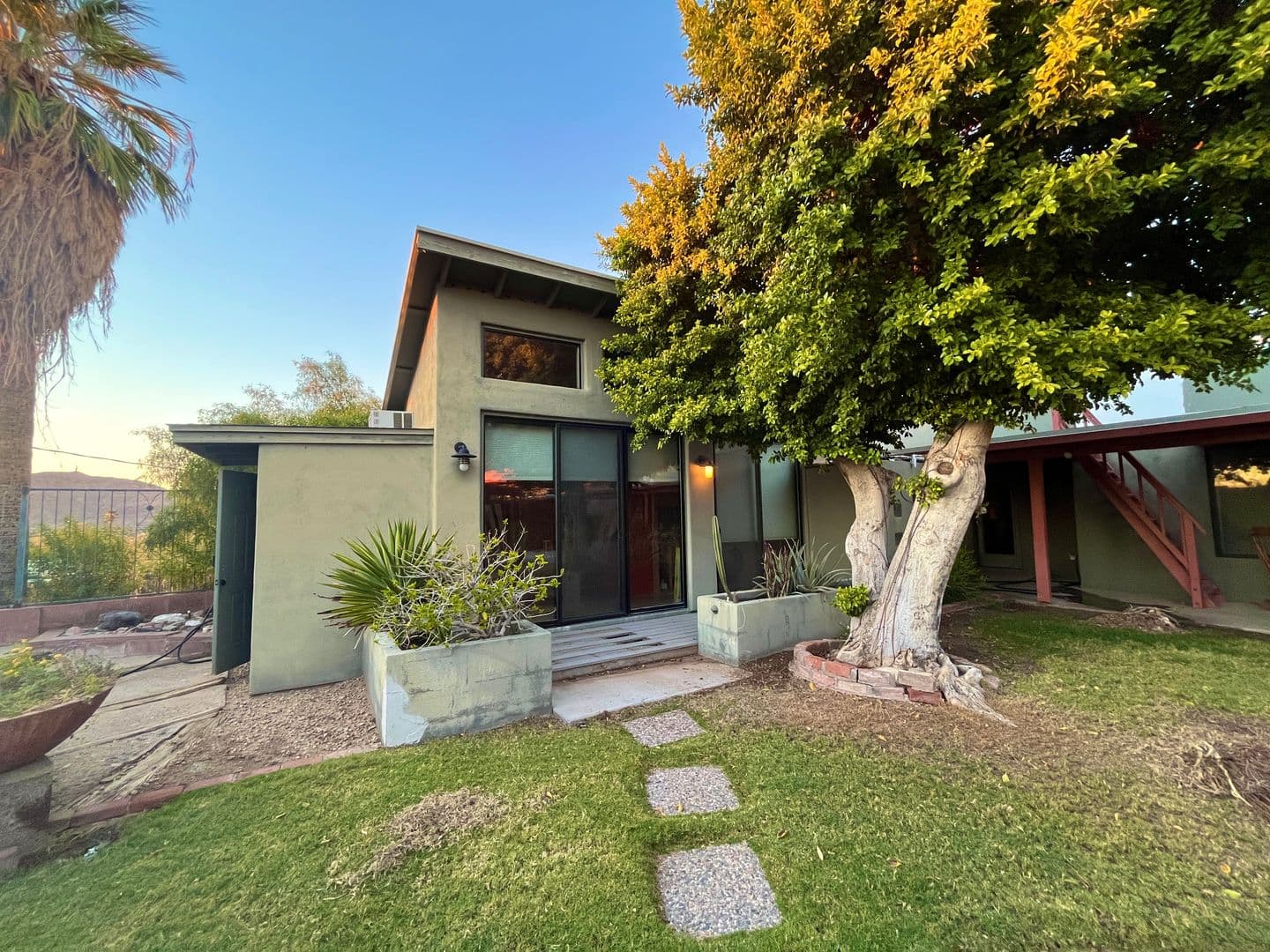 Phoenix House: 1741 E Mountain View Rd