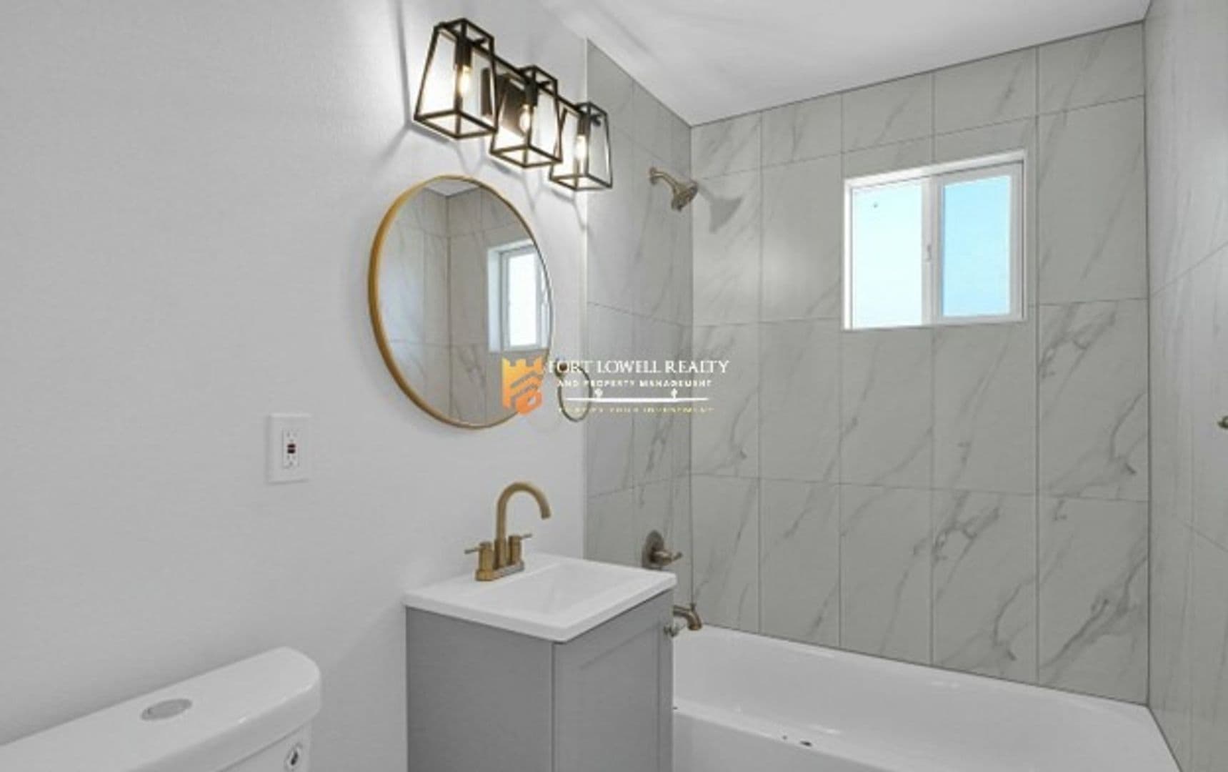 Buckeye Apartment: 202 S 2nd St