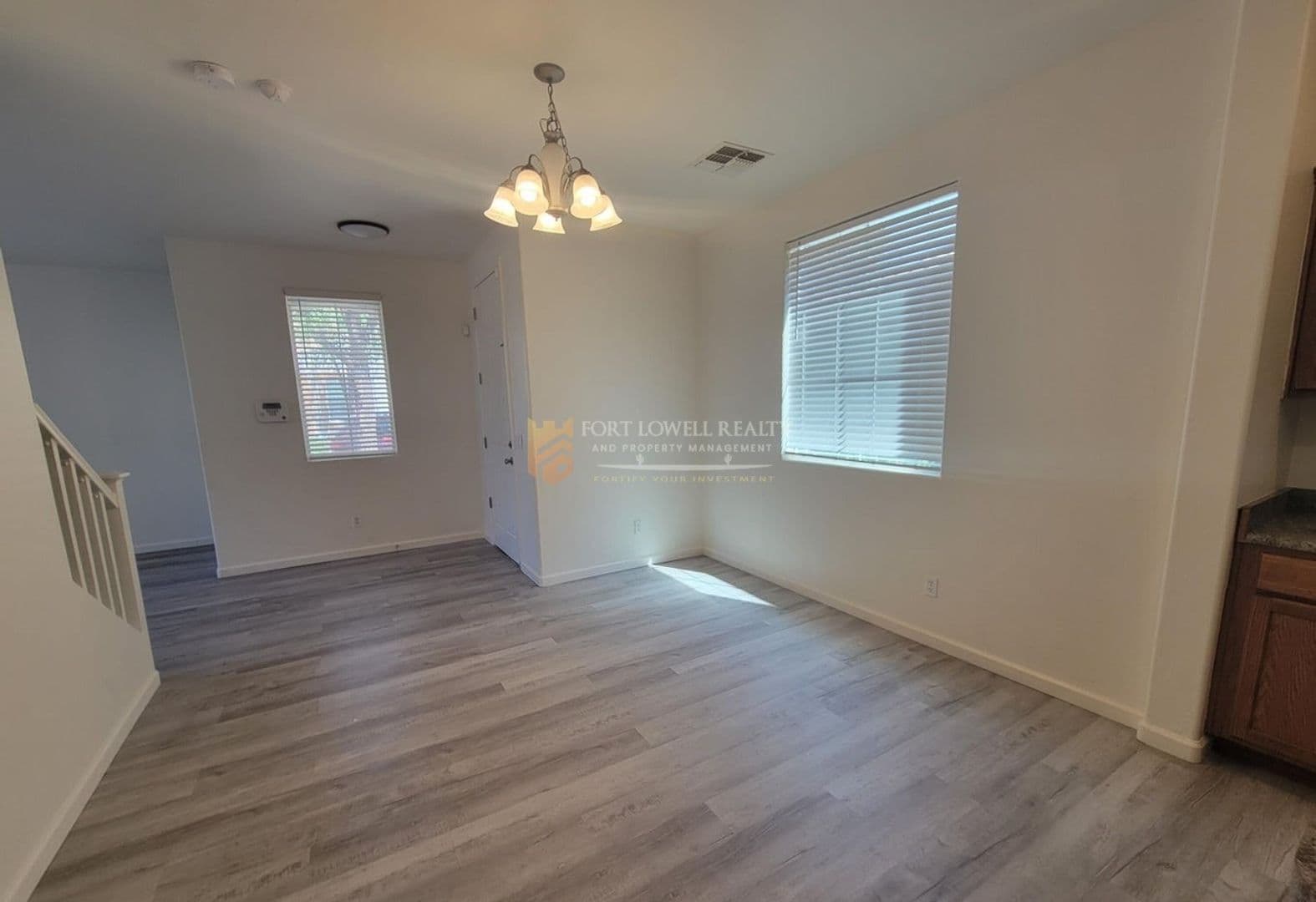 Laveen House: 7226 S 48th Glen