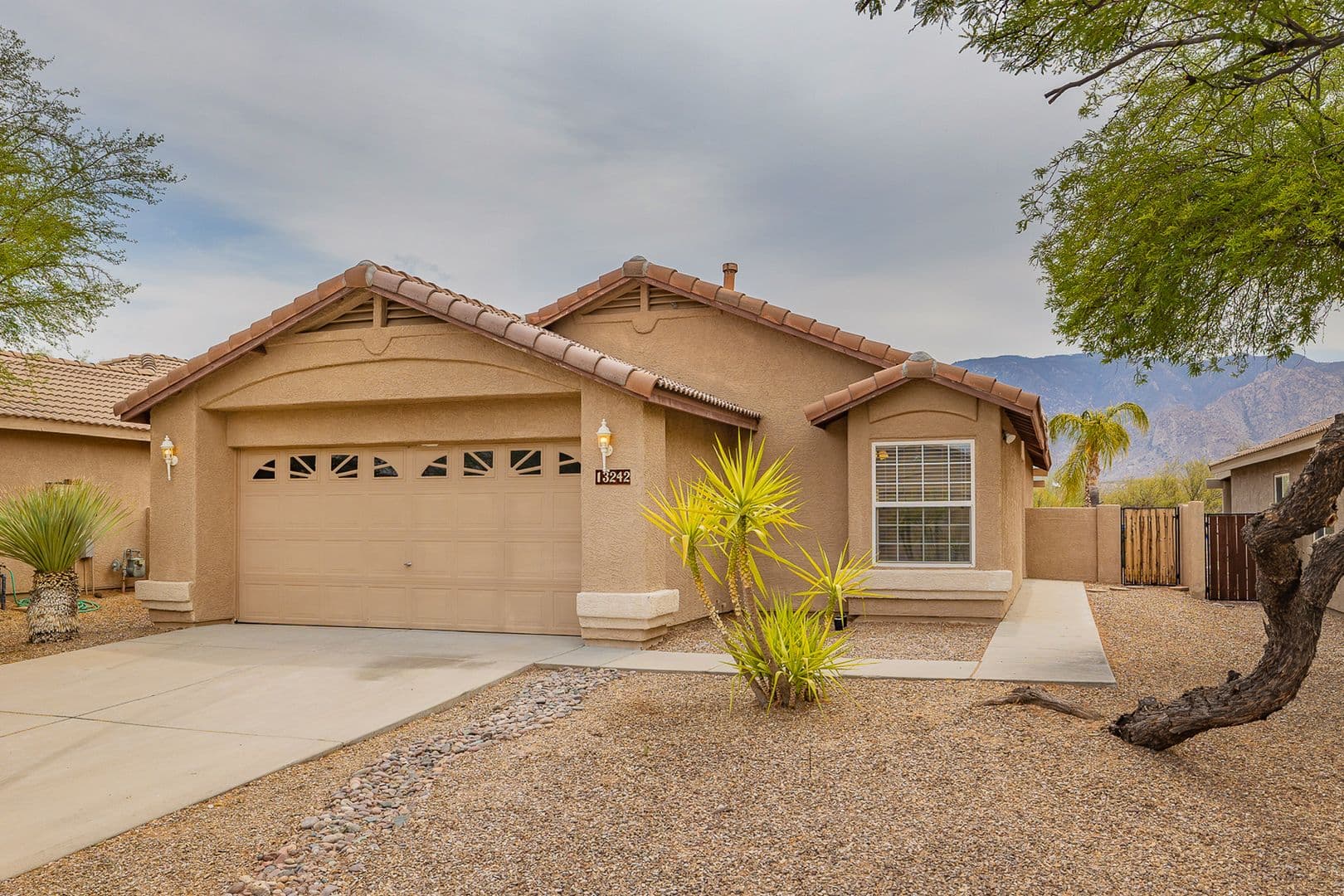 Oro Valley House: 13242 N Lost Artifact Lane