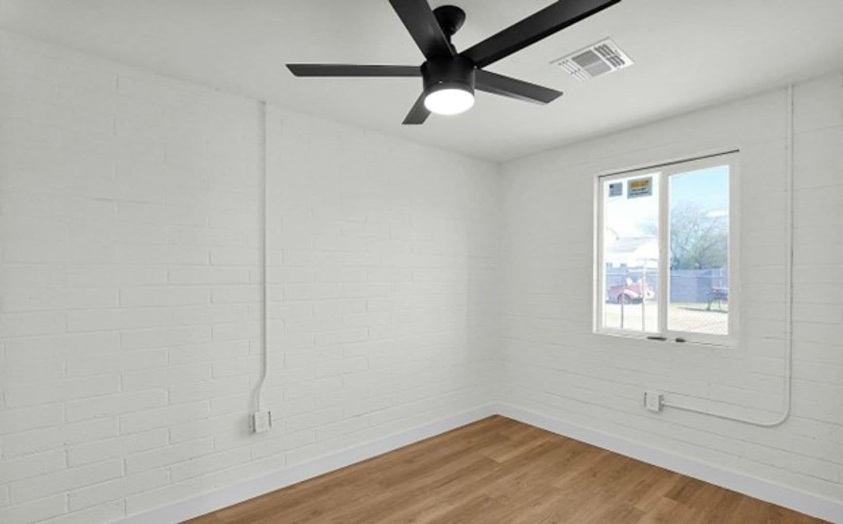 Buckeye Apartment: 202 S 2nd St