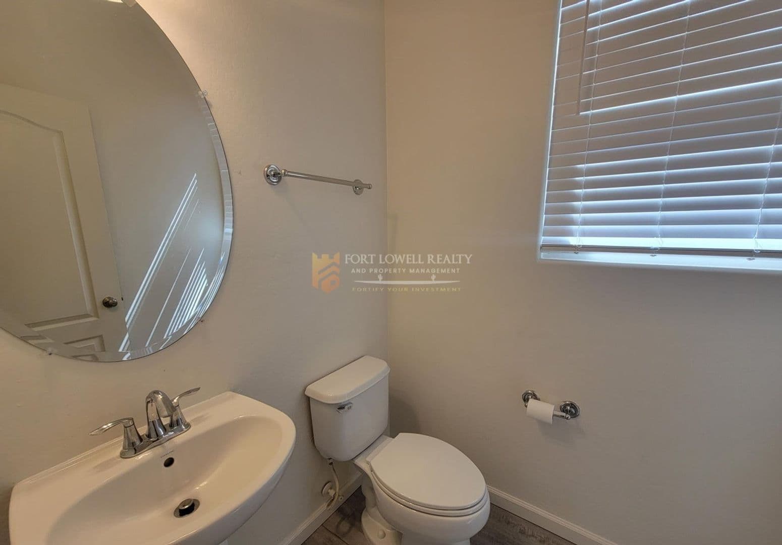 Laveen House: 7226 S 48th Glen