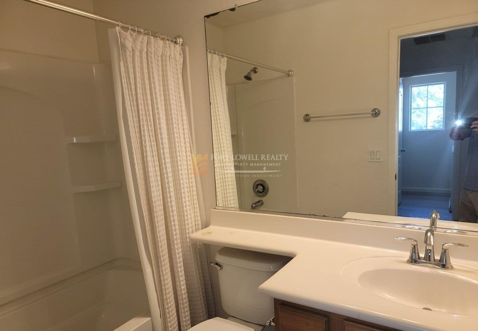 Laveen House: 7226 S 48th Glen