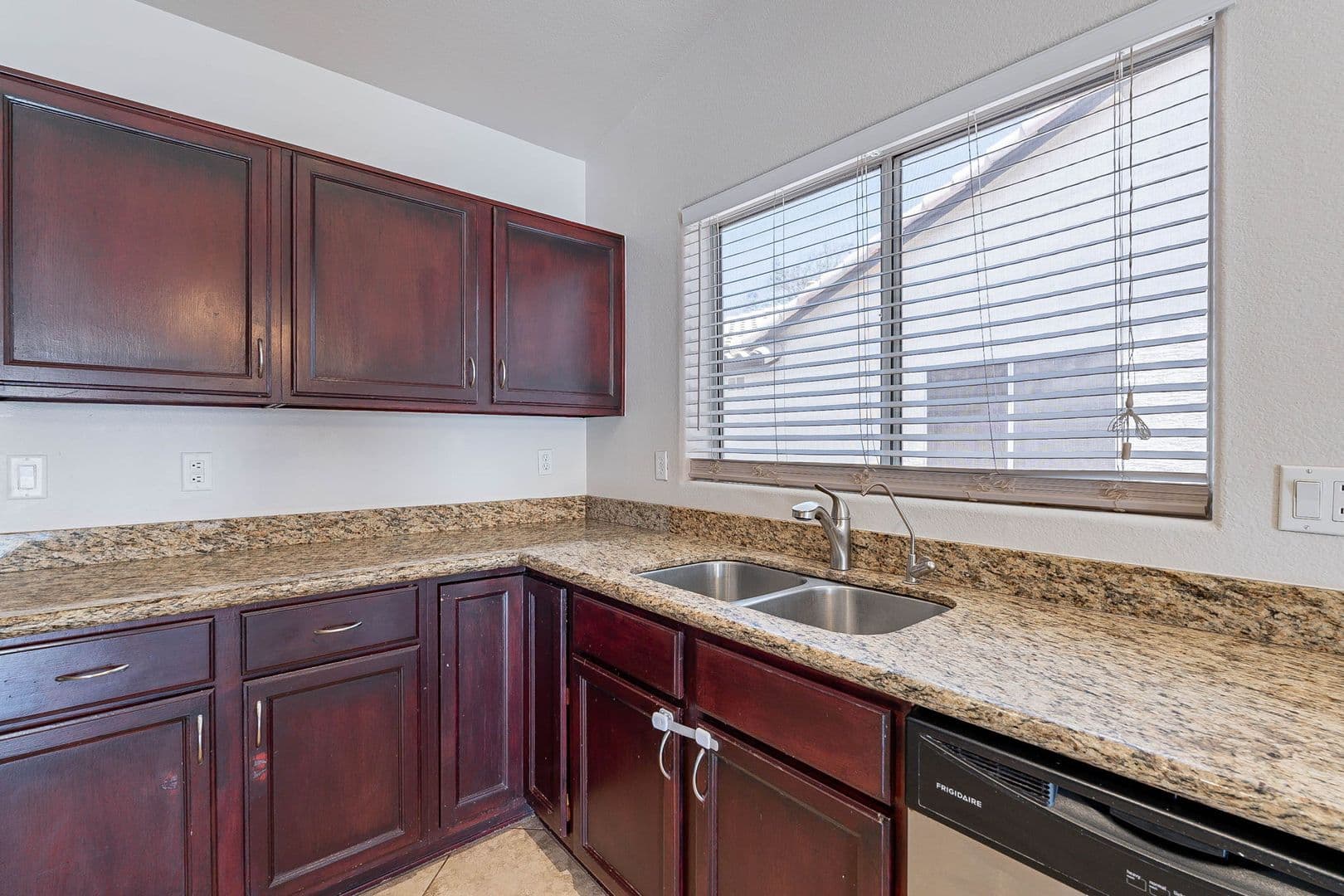 Chandler House: 5463 W Geronimo St