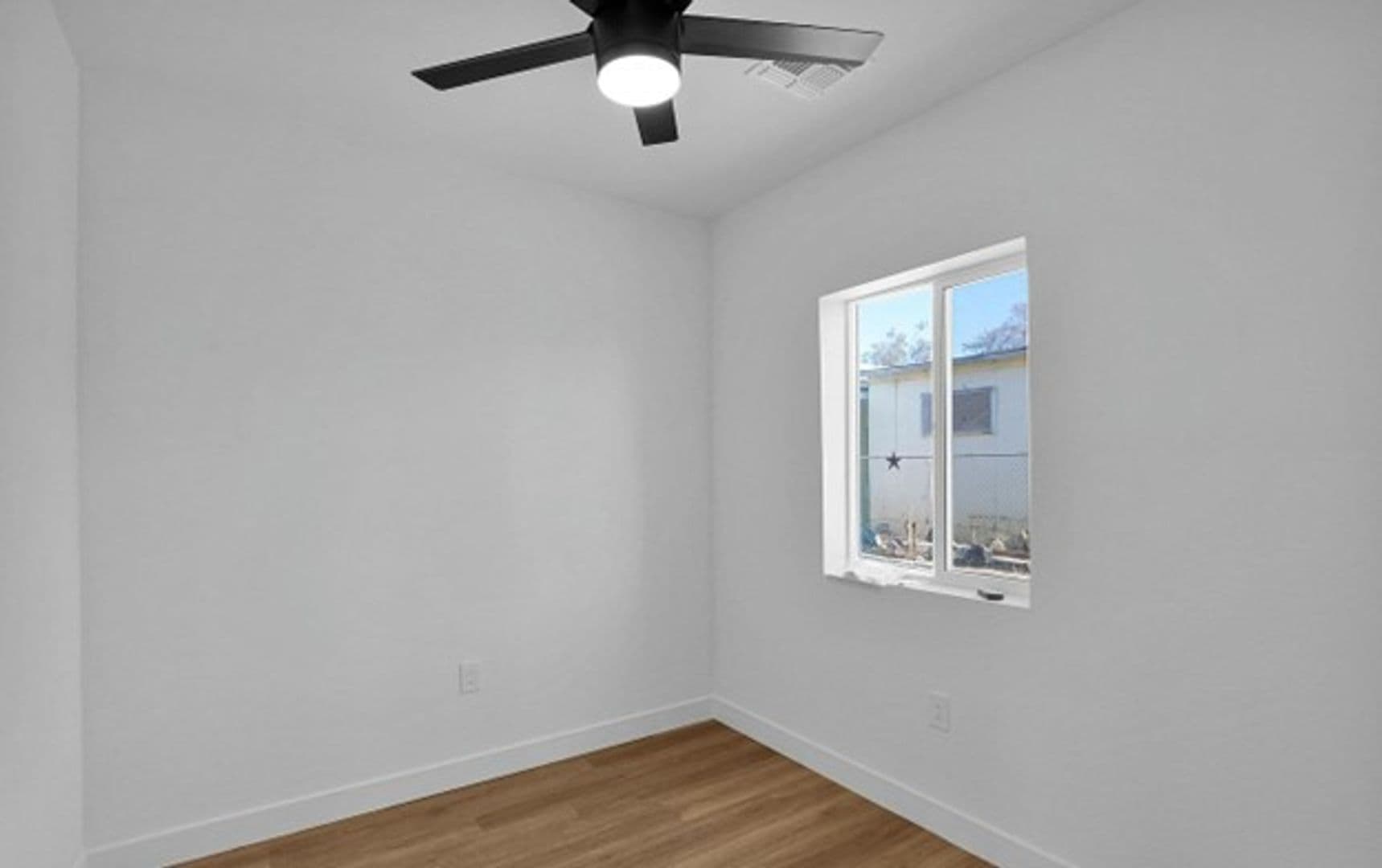 Buckeye Apartment: 202 S 2nd St