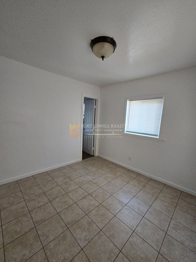 Avondale Apartment: 6 E Hill Dr Apt A