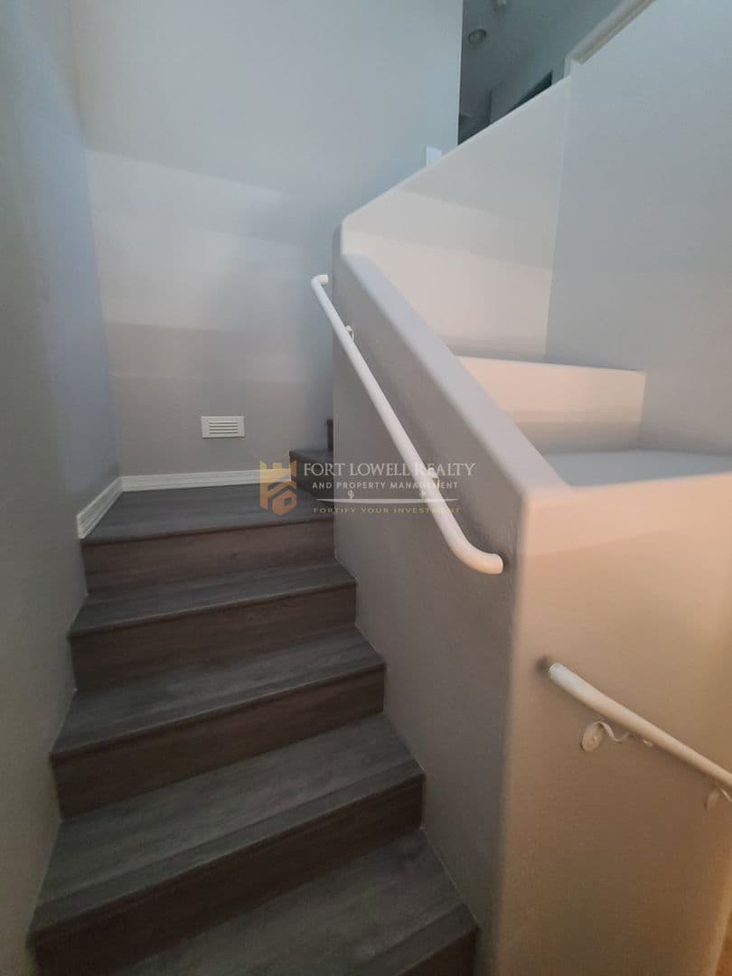 Buckeye House: 22263 W Shadow Dr