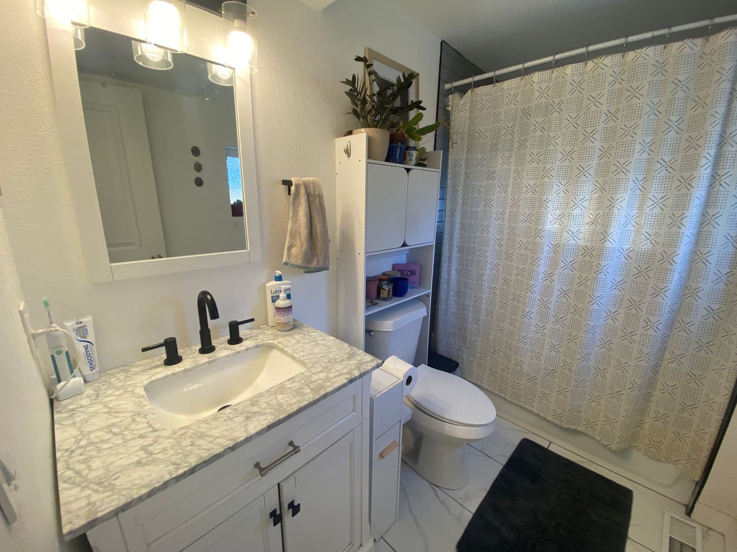 Denver House: 235 S Alcott St