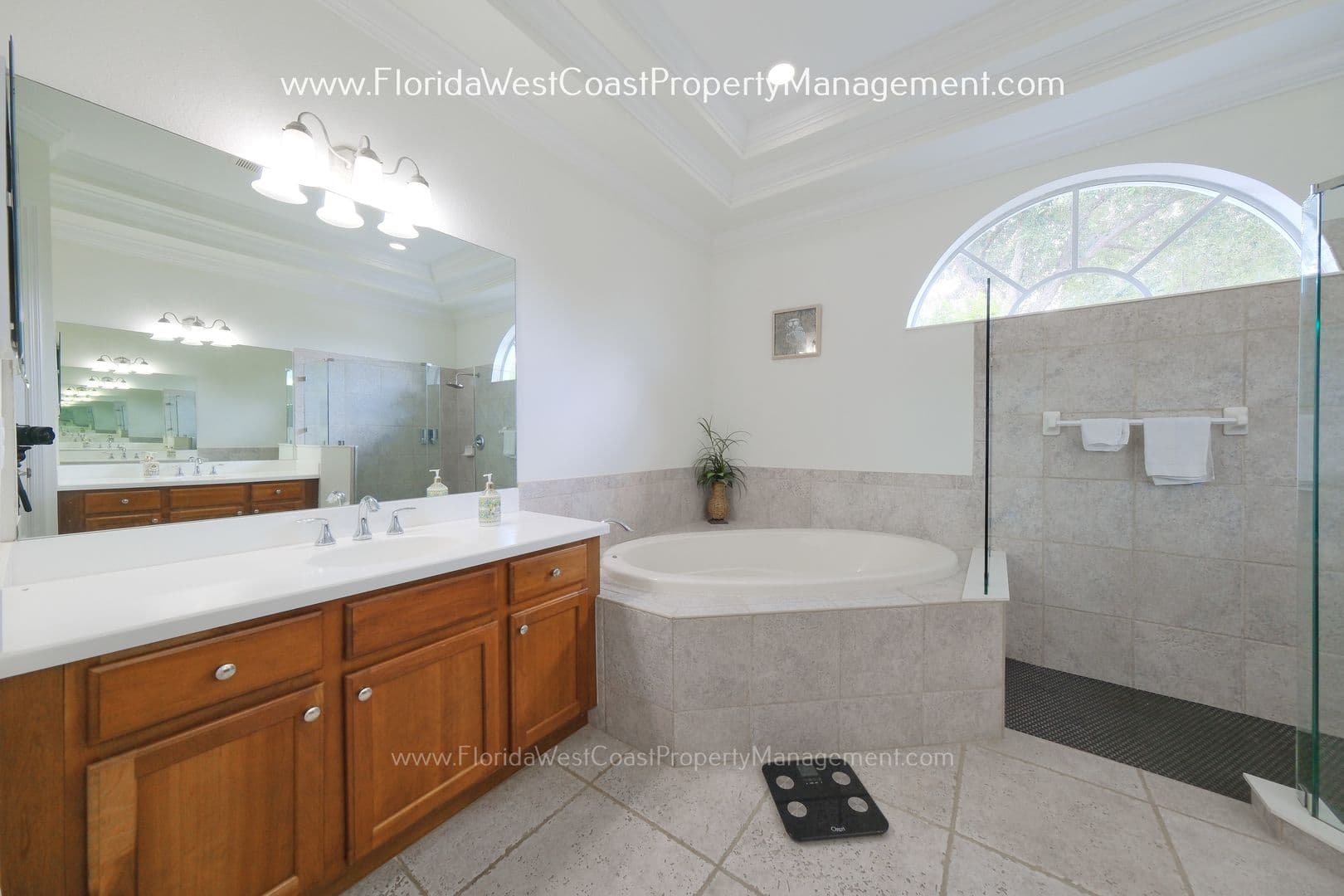 Bradenton House: 12810 Daisy Pl