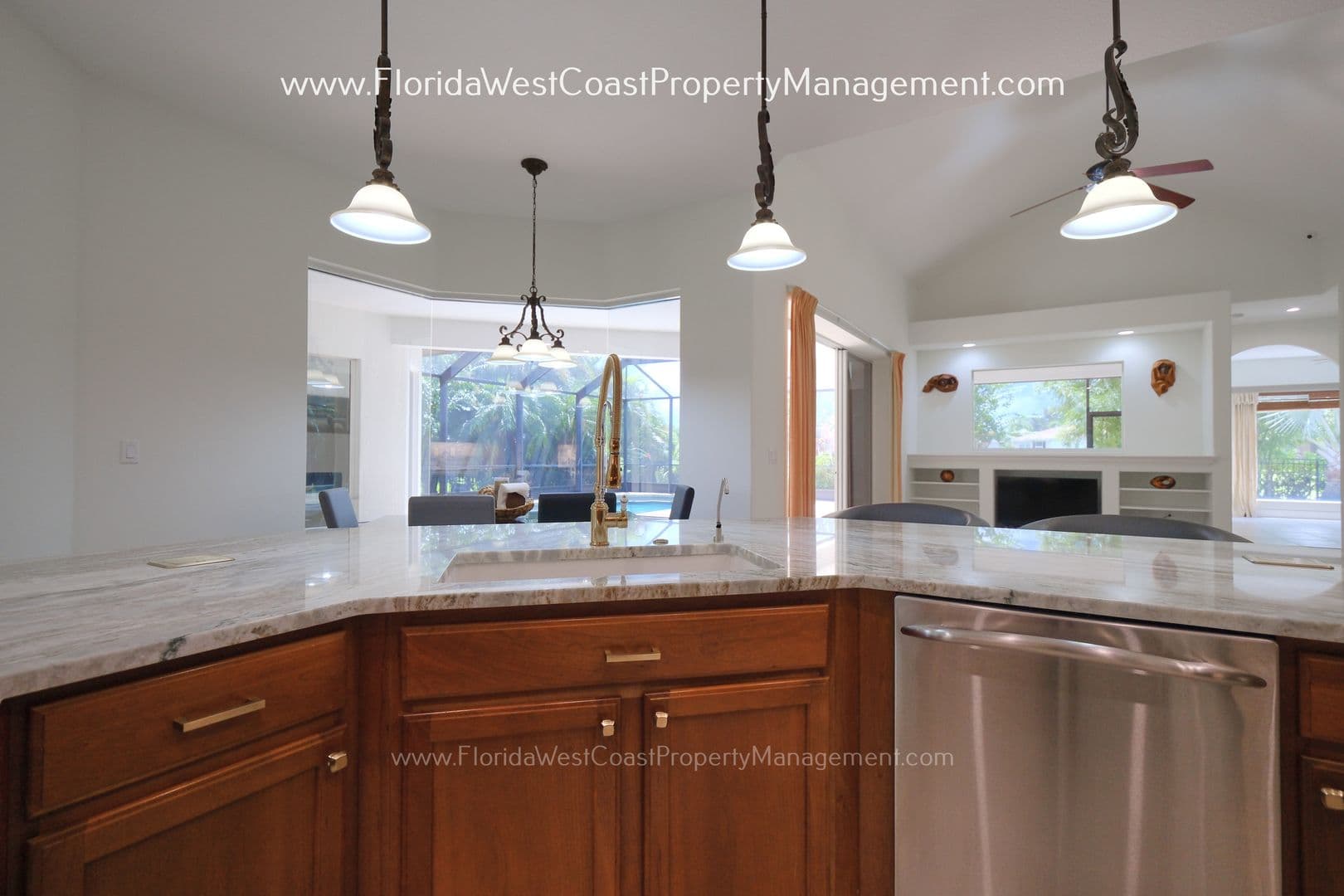 Bradenton House: 12810 Daisy Pl