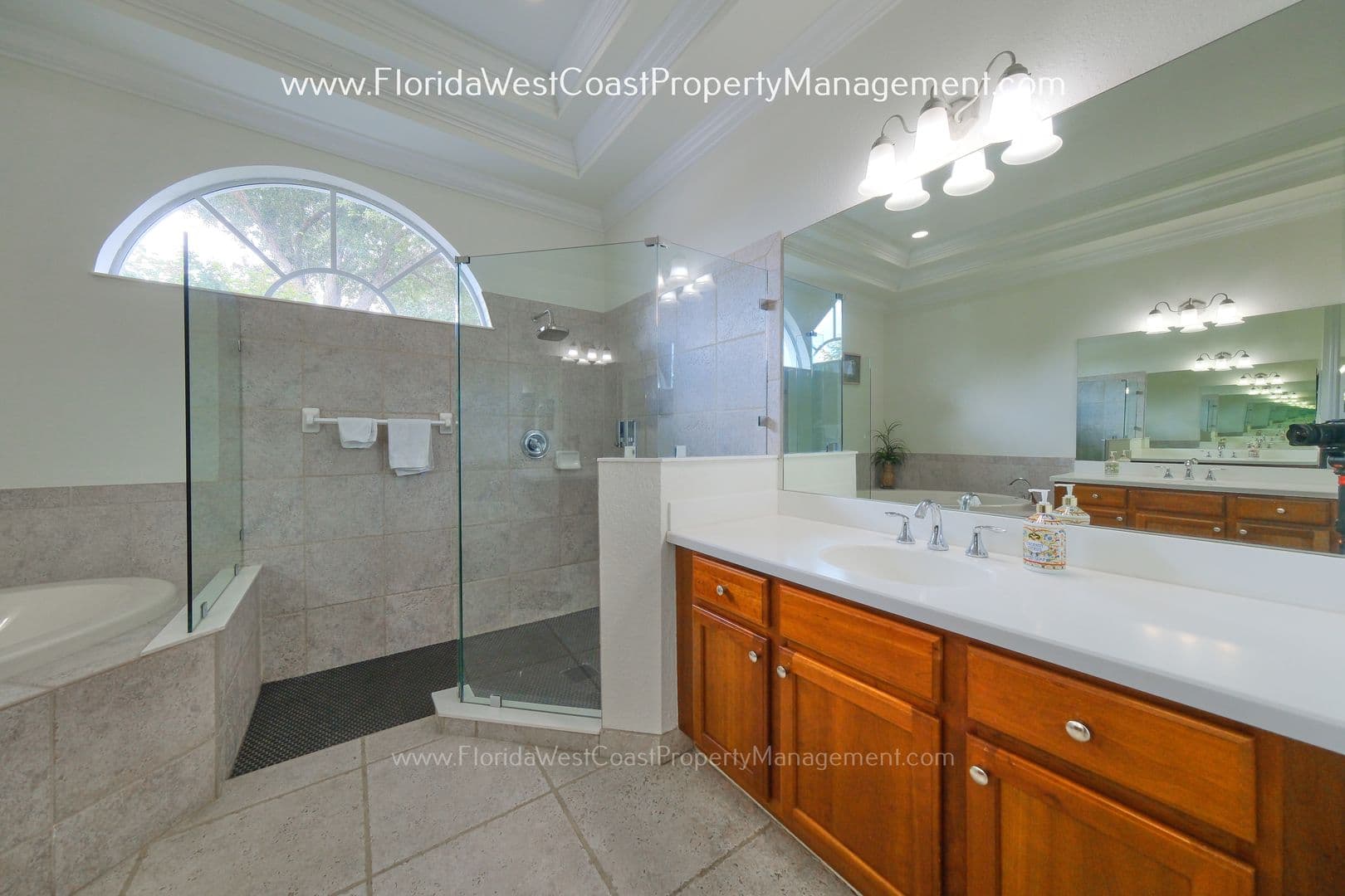 Bradenton House: 12810 Daisy Pl
