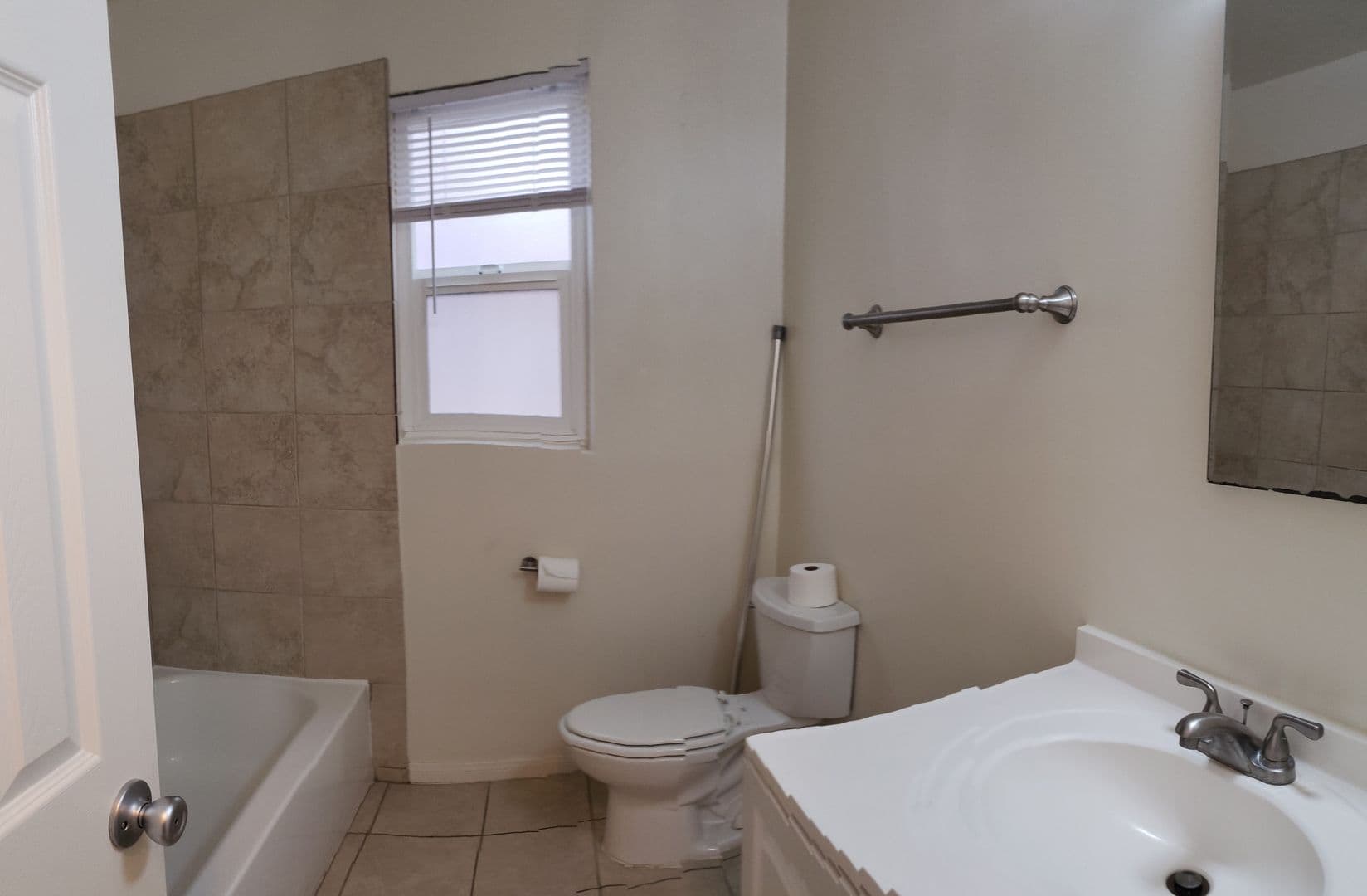 La Mesa Apartment: 4290-94 Schoolridge Ln