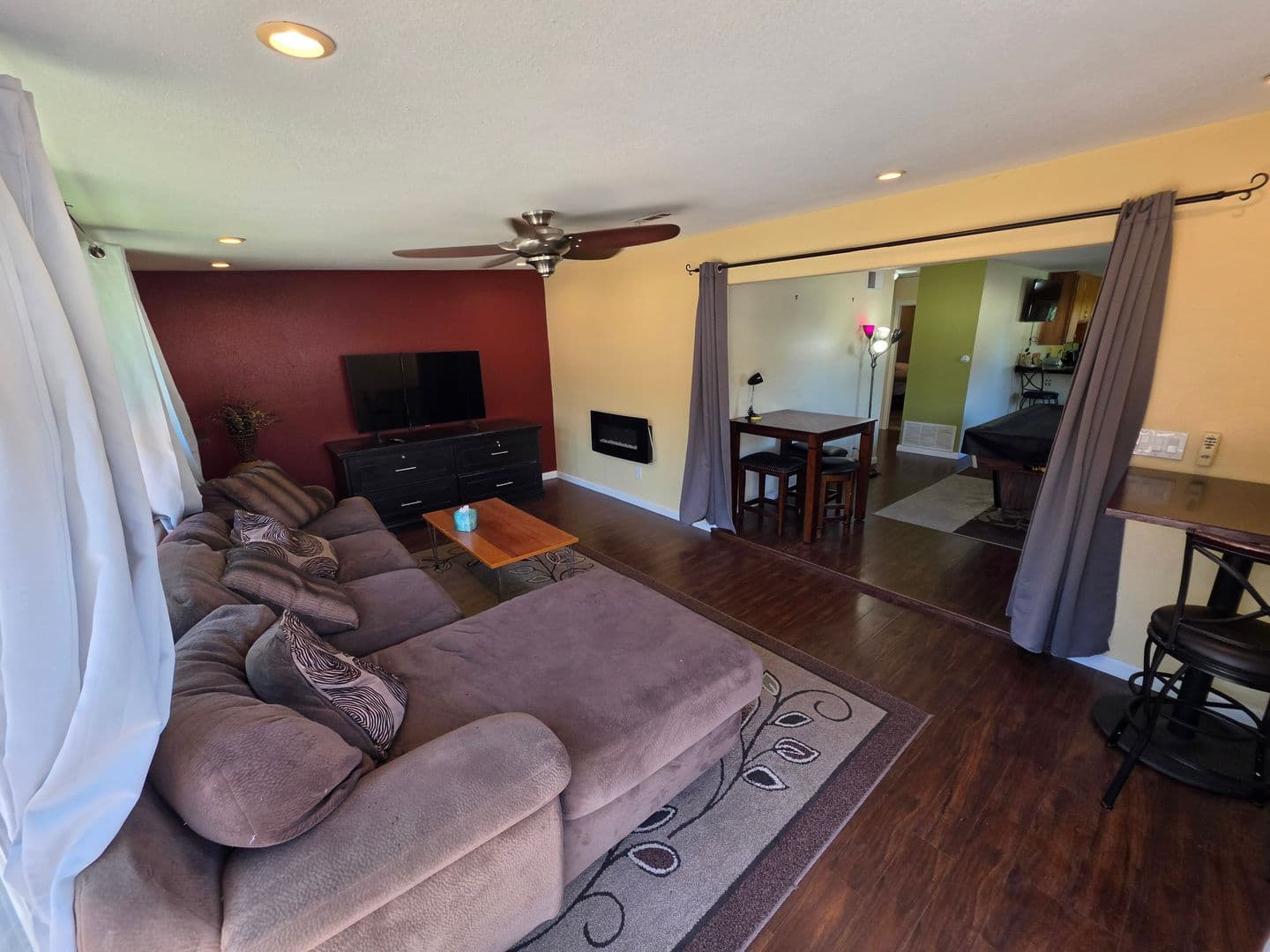 Spring Valley House: 2059 Terraspiro Ave
