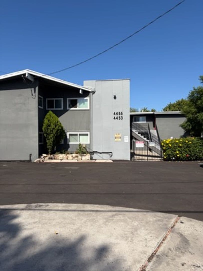 La Mesa Apartment: 4453-55 Rosebud Lane