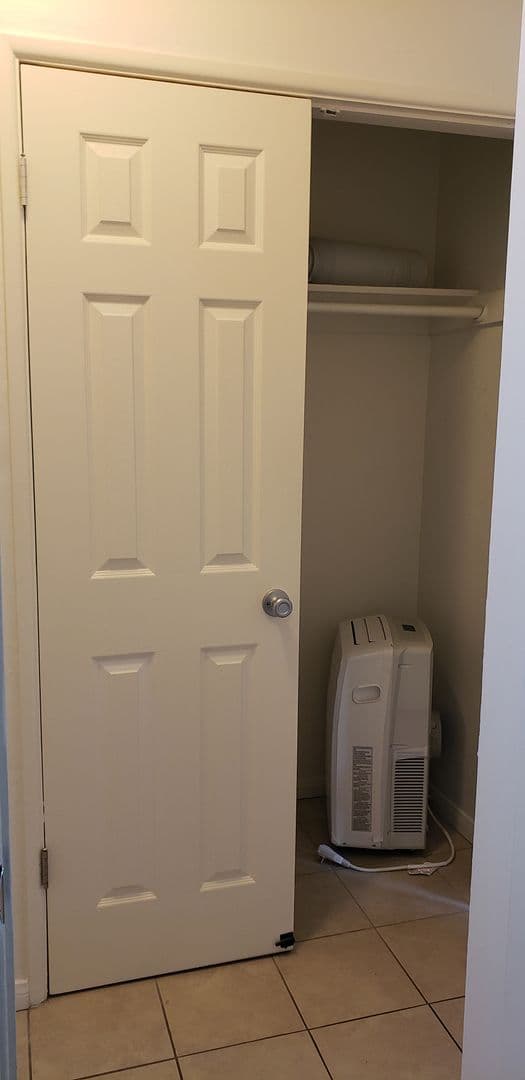 La Mesa Apartment: 4290-94 Schoolridge Ln